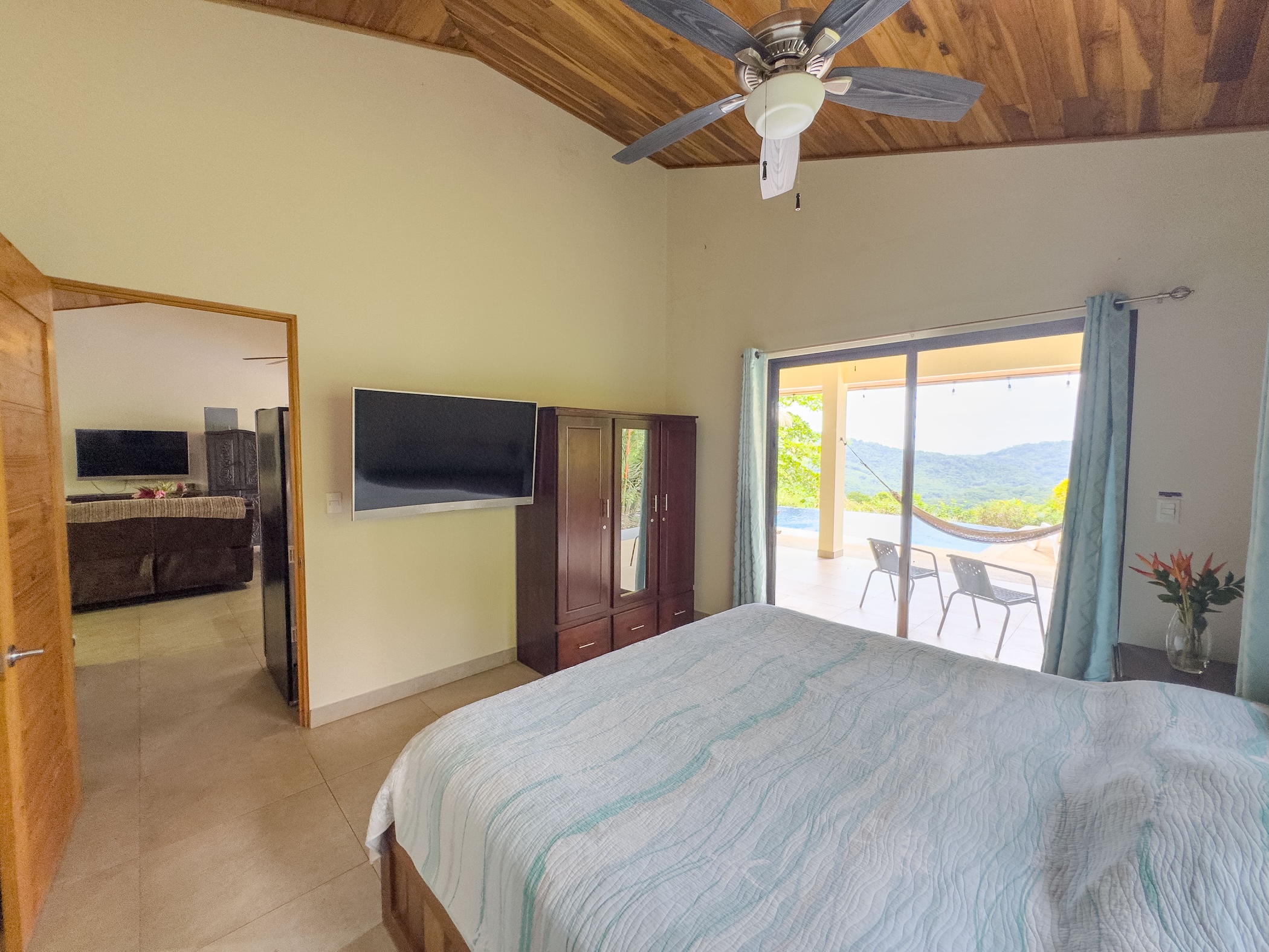 3-BEDROOM HOUSE WITH DETACHED GUEST HOUSE, IN CASCADA AZUL BARU – 2.6 ACRES