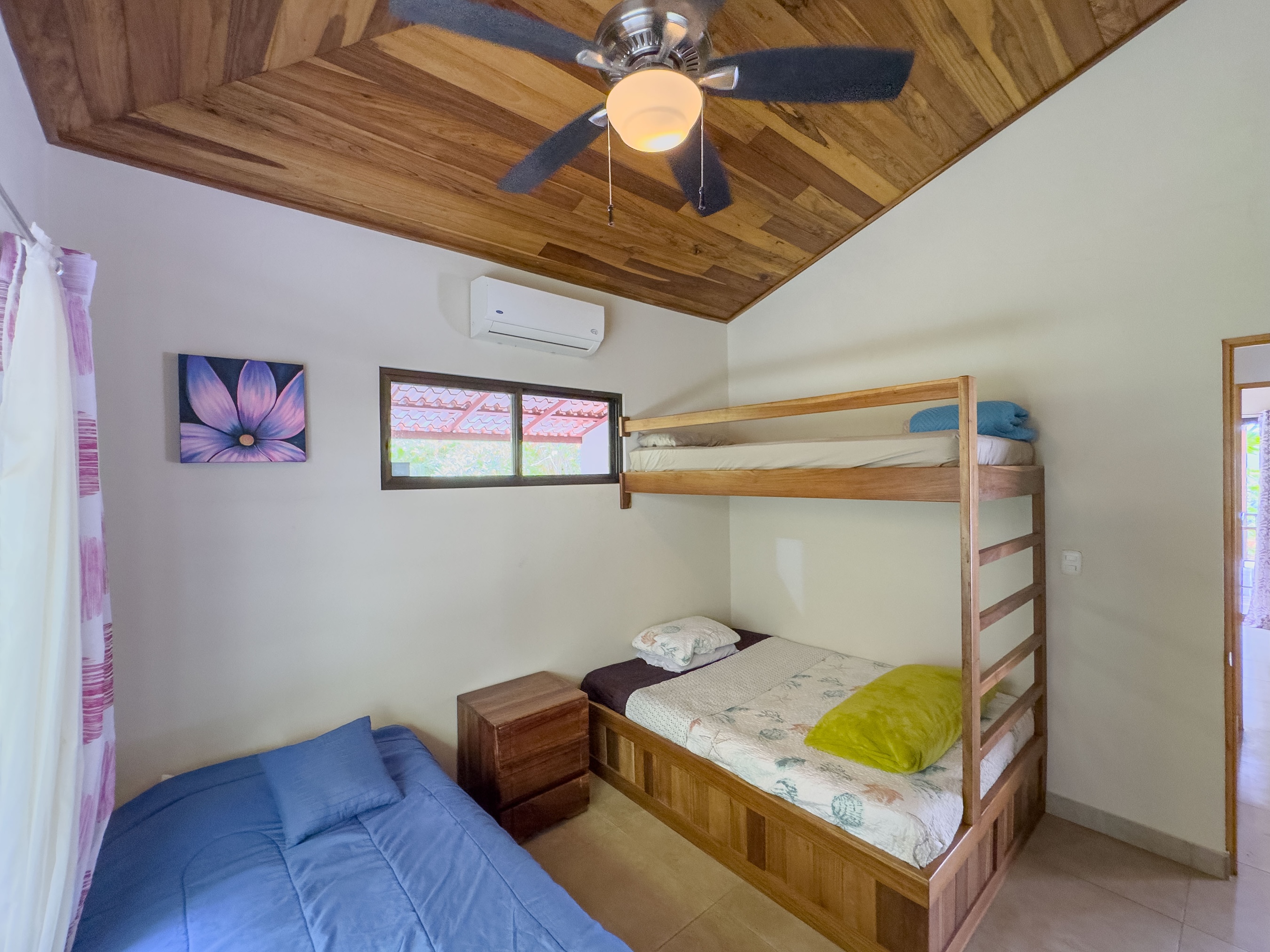 3-BEDROOM HOUSE WITH DETACHED GUEST HOUSE, IN CASCADA AZUL BARU – 2.6 ACRES