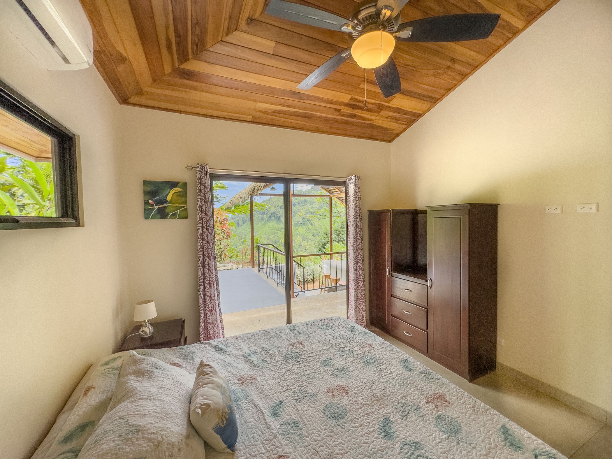 3-BEDROOM HOUSE WITH DETACHED GUEST HOUSE, IN CASCADA AZUL BARU – 2.6 ACRES