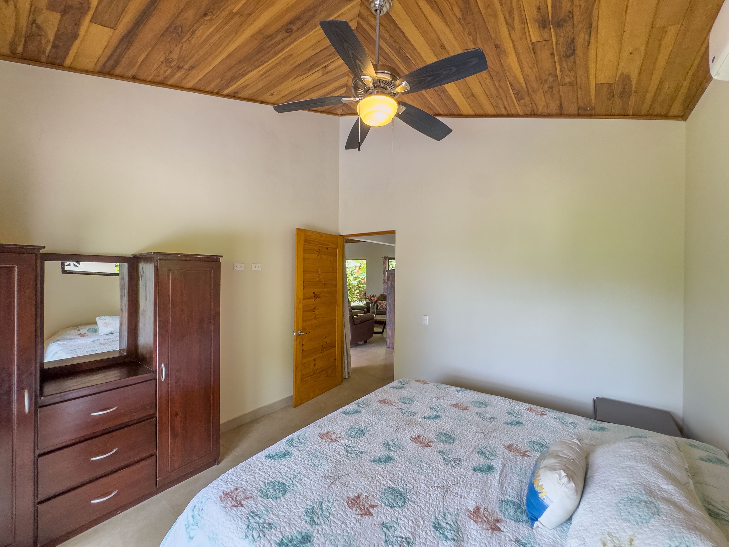 3-BEDROOM HOUSE WITH DETACHED GUEST HOUSE, IN CASCADA AZUL BARU – 2.6 ACRES