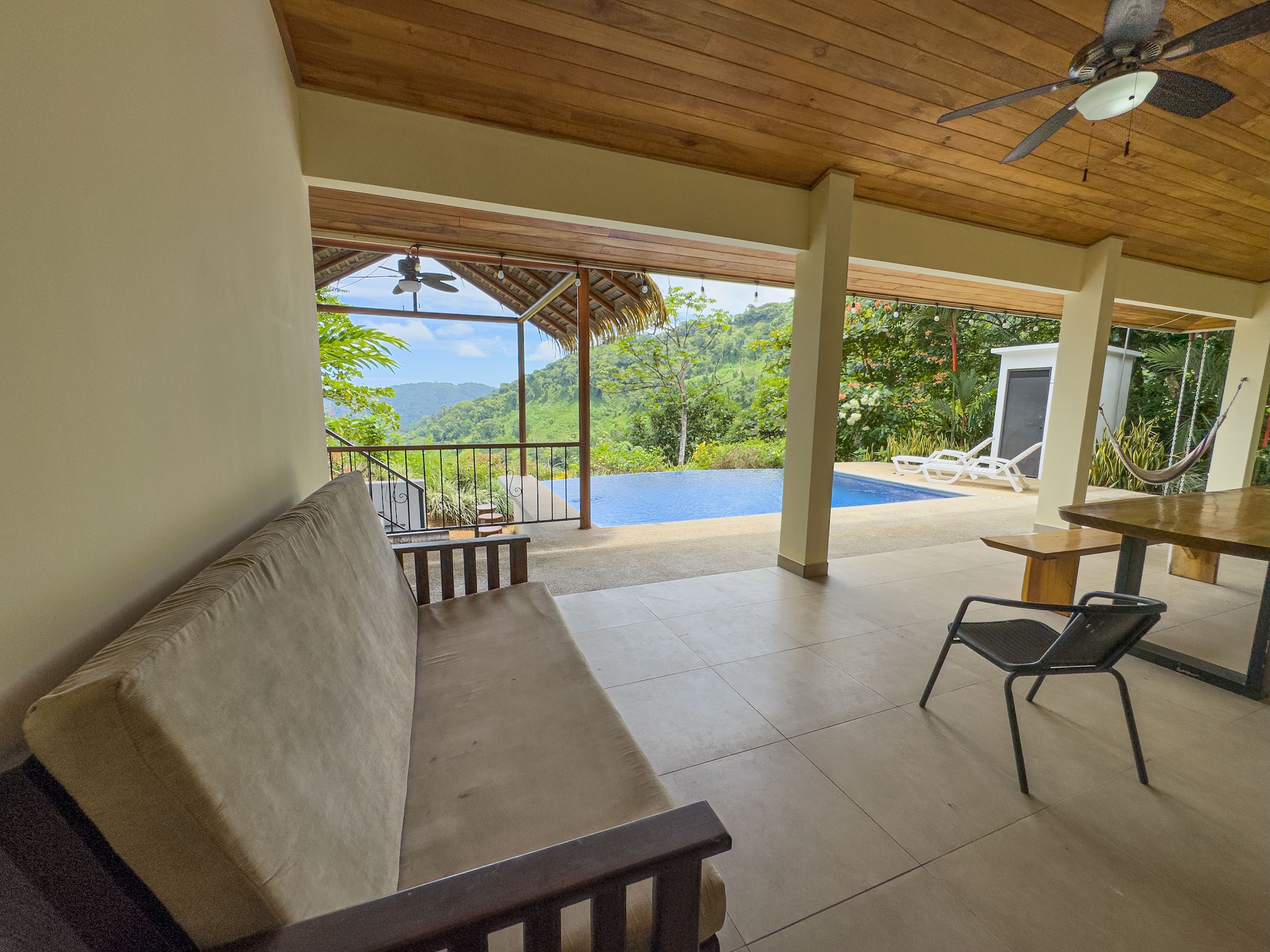 3-BEDROOM HOUSE WITH DETACHED GUEST HOUSE, IN CASCADA AZUL BARU – 2.6 ACRES