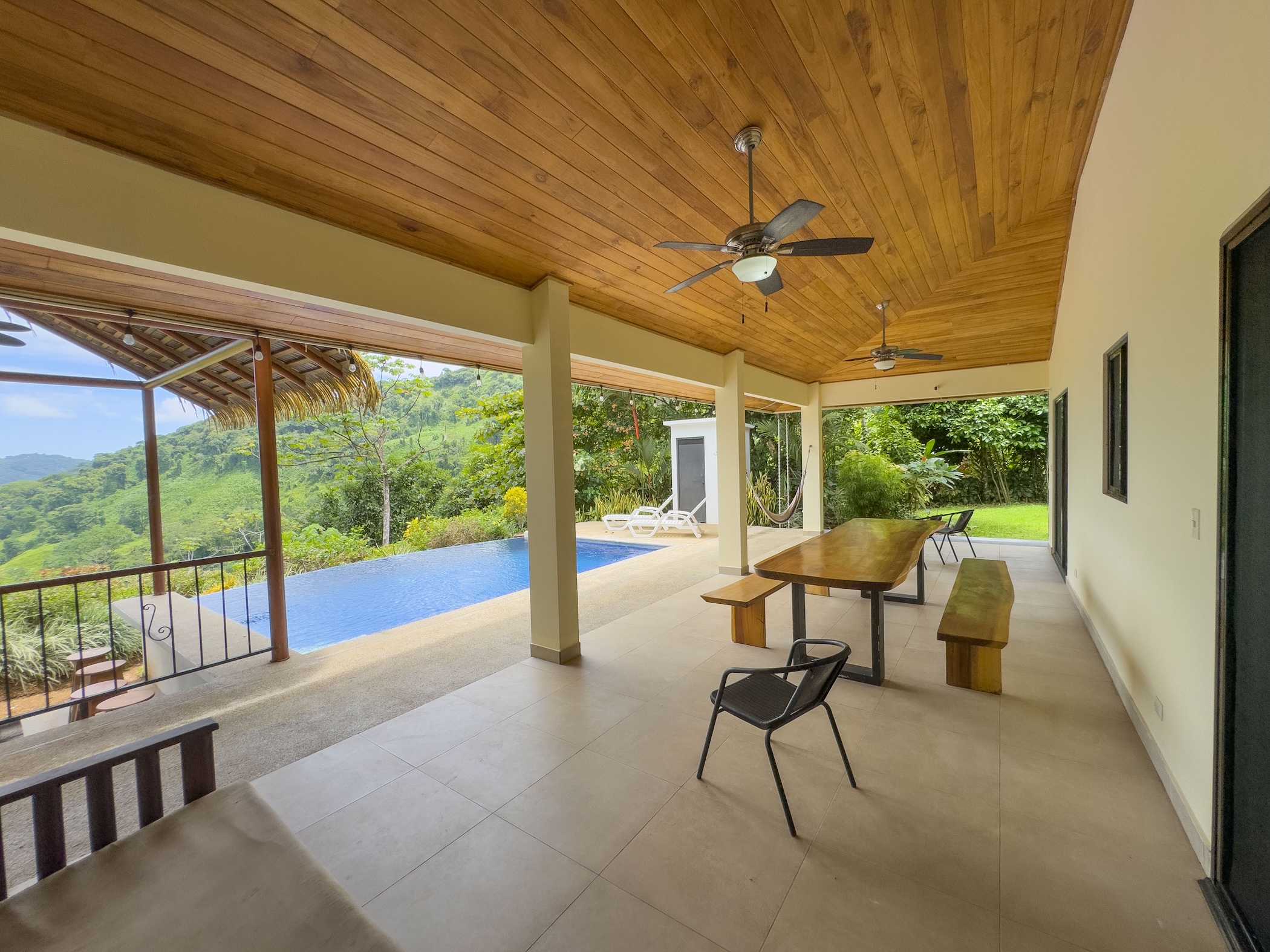 3-BEDROOM HOUSE WITH DETACHED GUEST HOUSE, IN CASCADA AZUL BARU – 2.6 ACRES