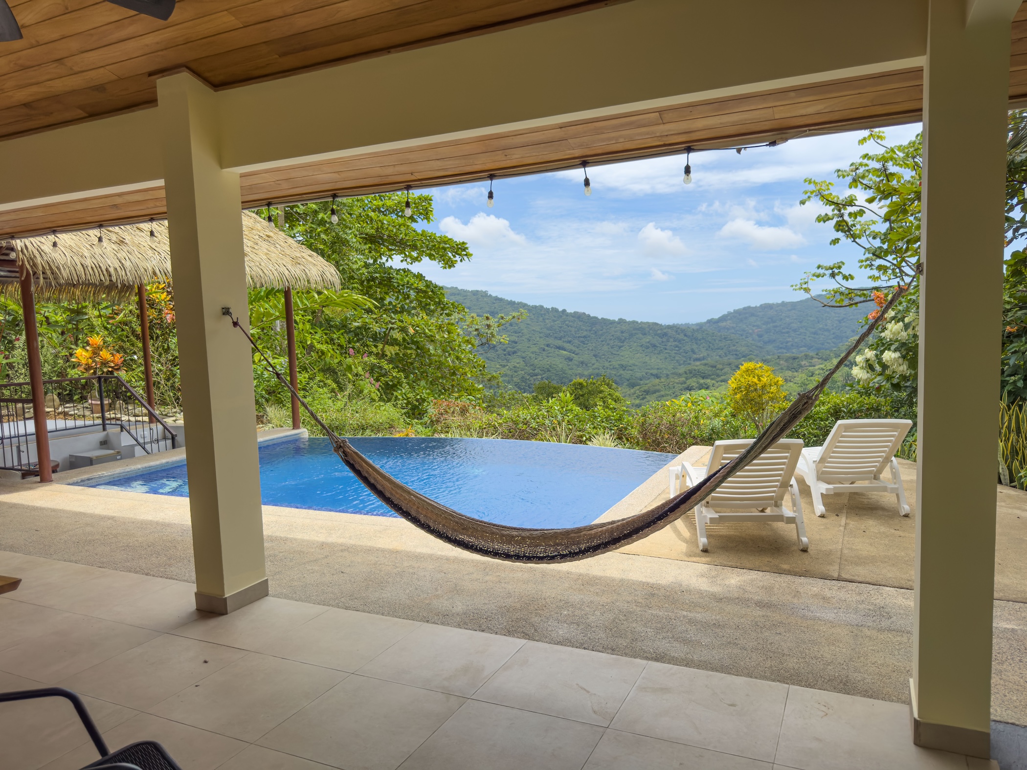 3-BEDROOM HOUSE WITH DETACHED GUEST HOUSE, IN CASCADA AZUL BARU – 2.6 ACRES