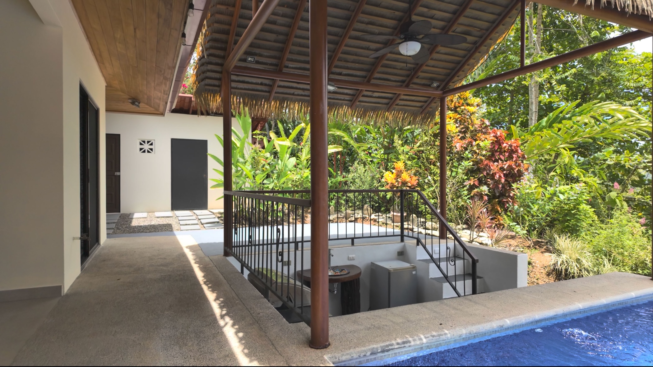 3-BEDROOM HOUSE WITH DETACHED GUEST HOUSE, IN CASCADA AZUL BARU – 2.6 ACRES
