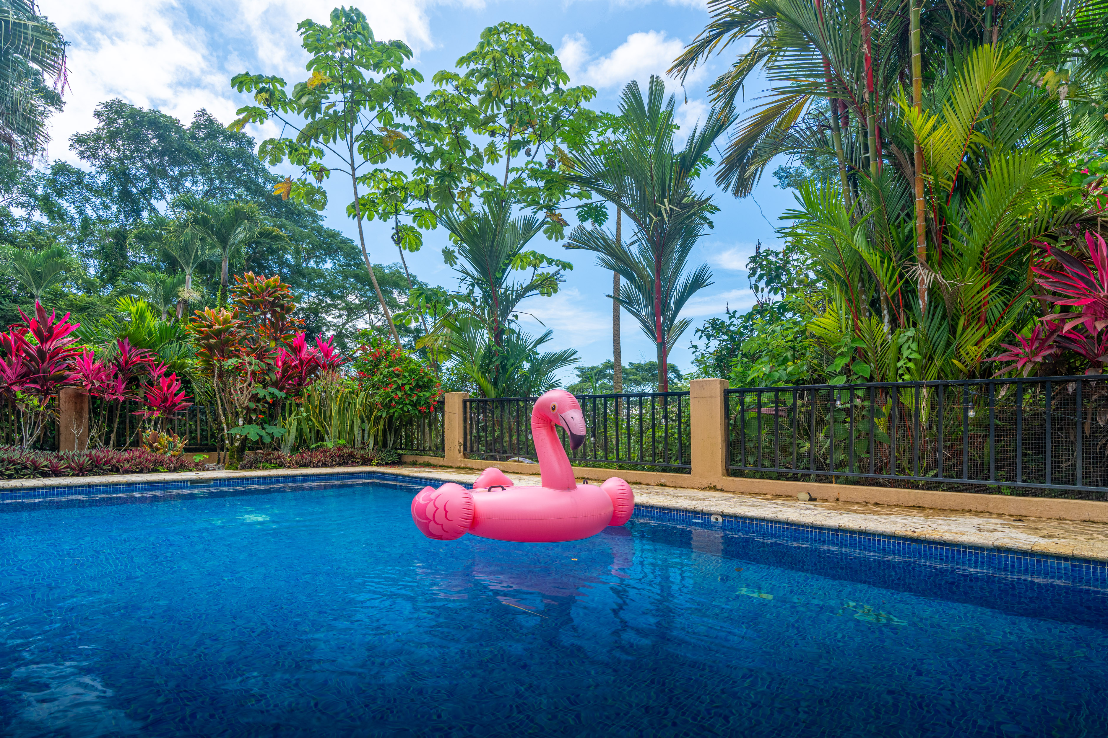 REMODELED 3-BEDROOM HOUSE WITH POOL, IN OJOCHAL