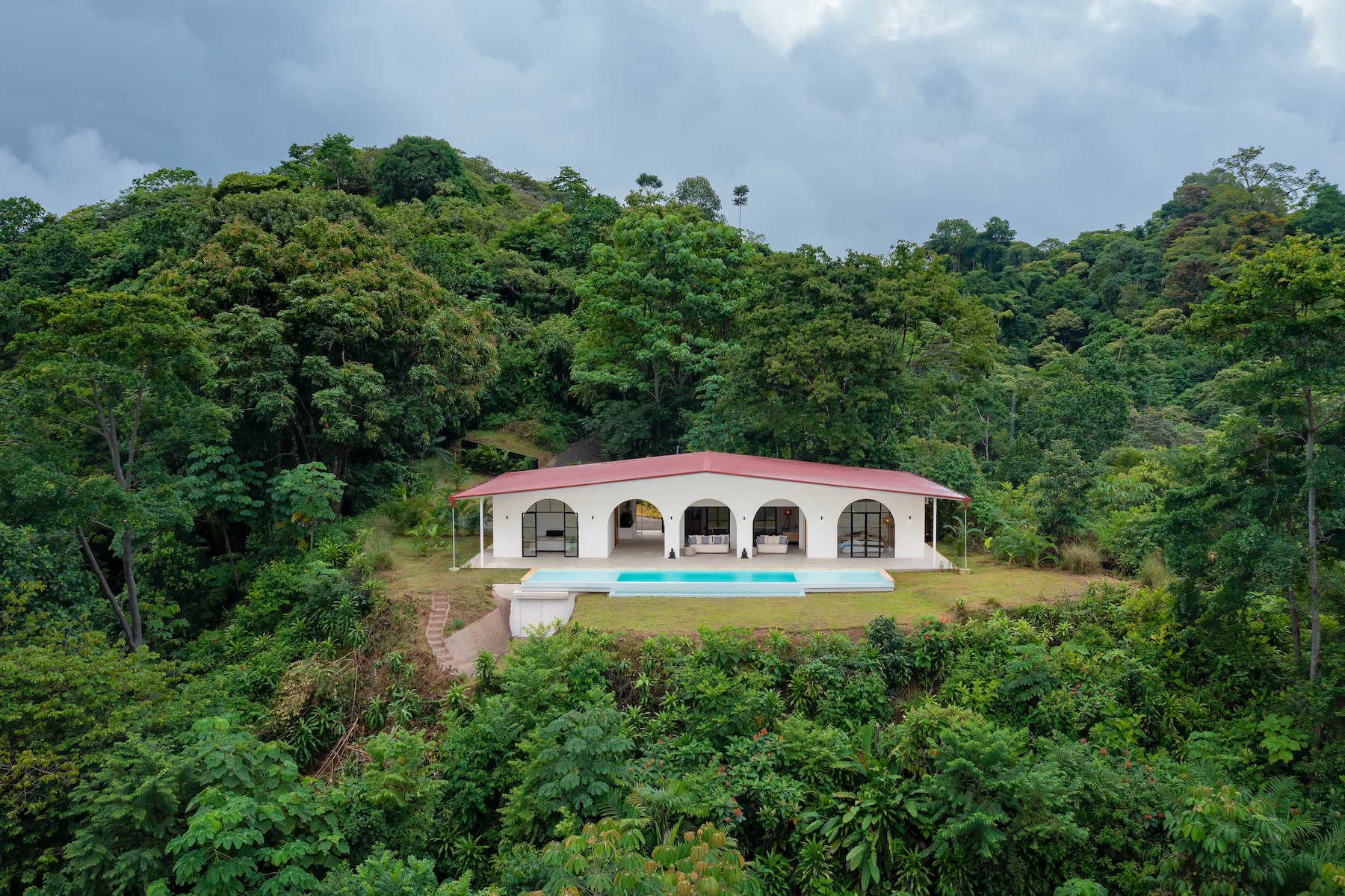 2-BEDROOM HOUSE WITH CONTEMPORARY DESIGN, IN TRES RÍOS – 1.49 ACRES