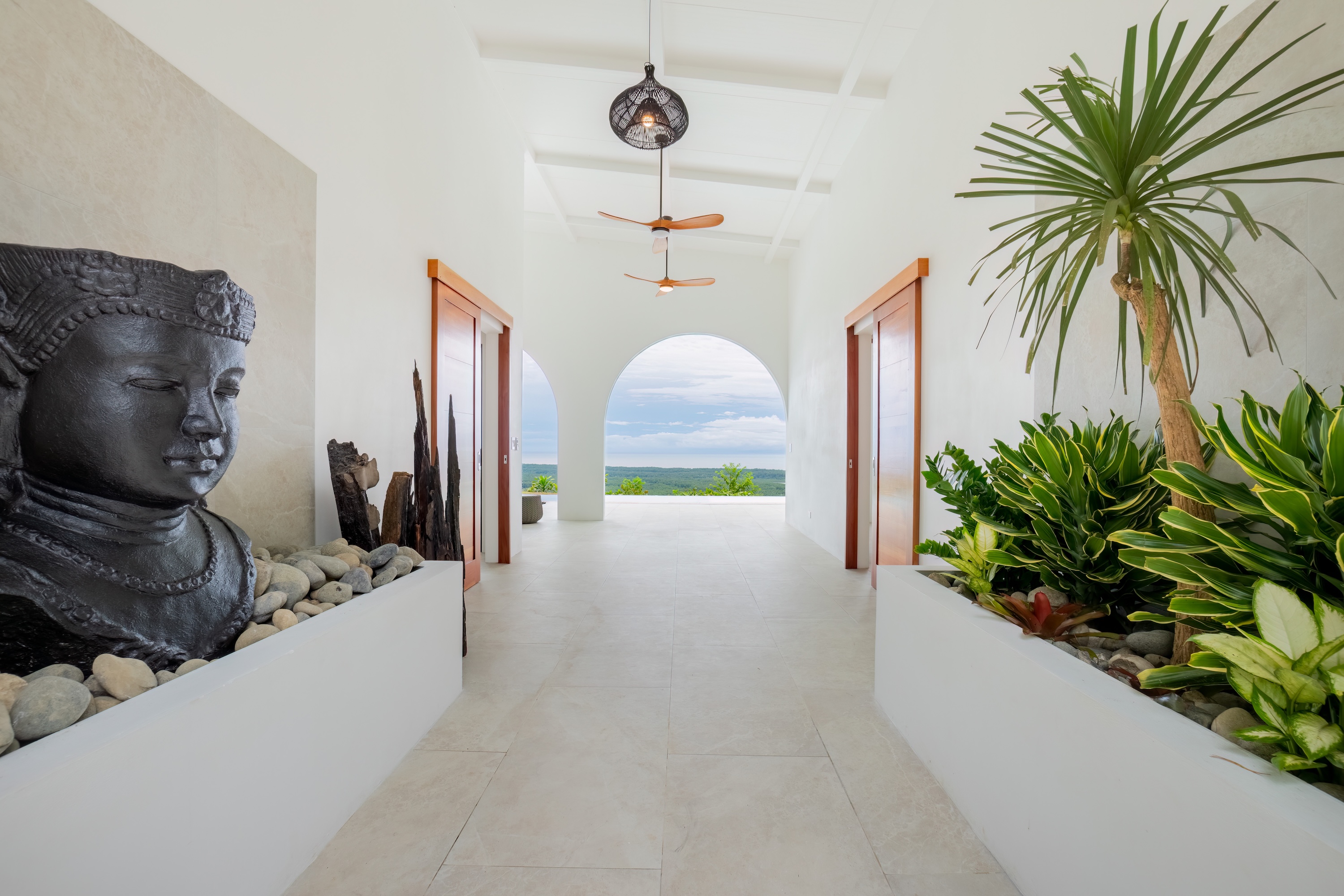 2-BEDROOM HOUSE WITH CONTEMPORARY DESIGN, IN TRES RÍOS – 1.49 ACRES