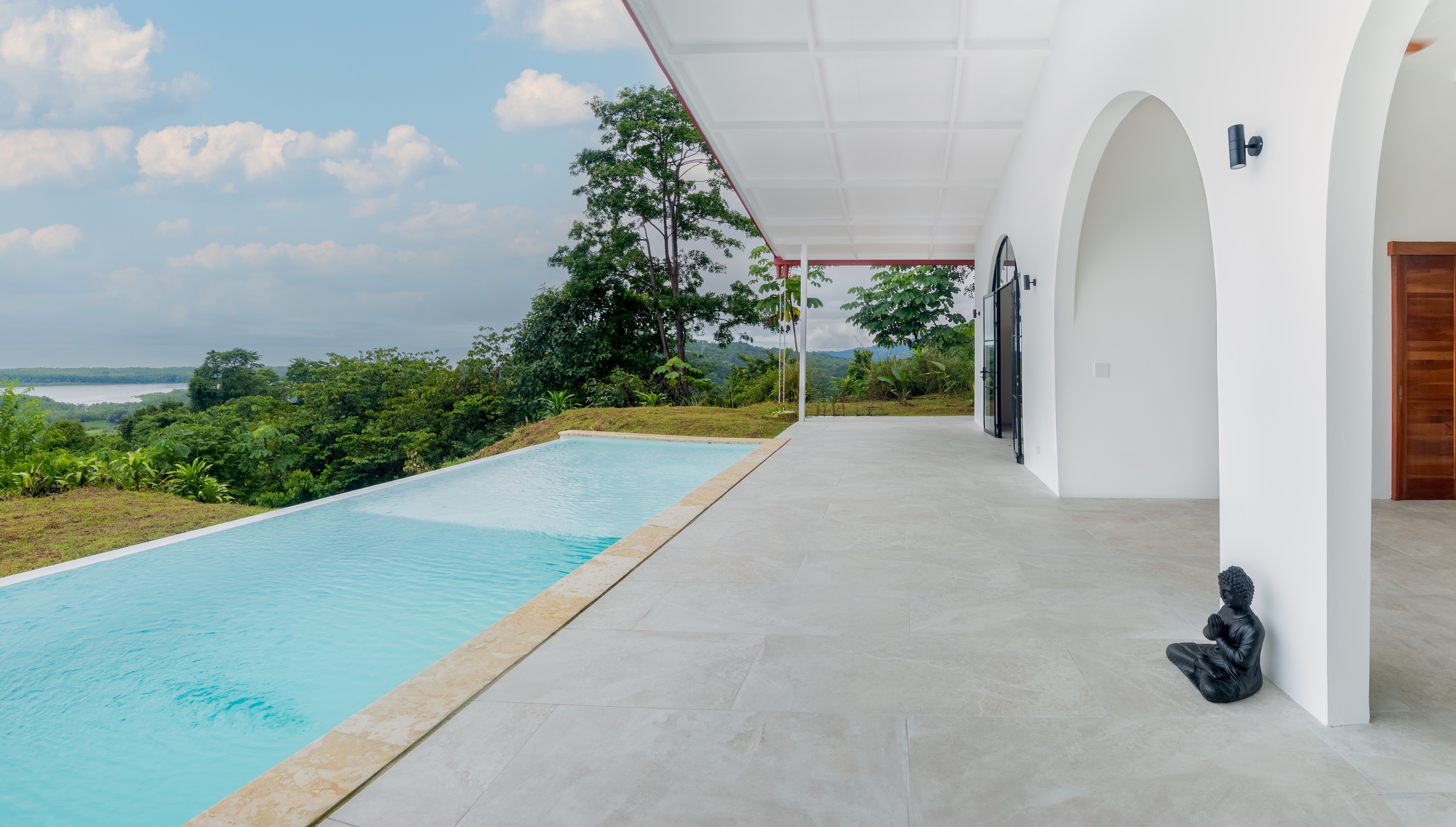 2-BEDROOM HOUSE WITH CONTEMPORARY DESIGN, IN TRES RÍOS – 1.49 ACRES