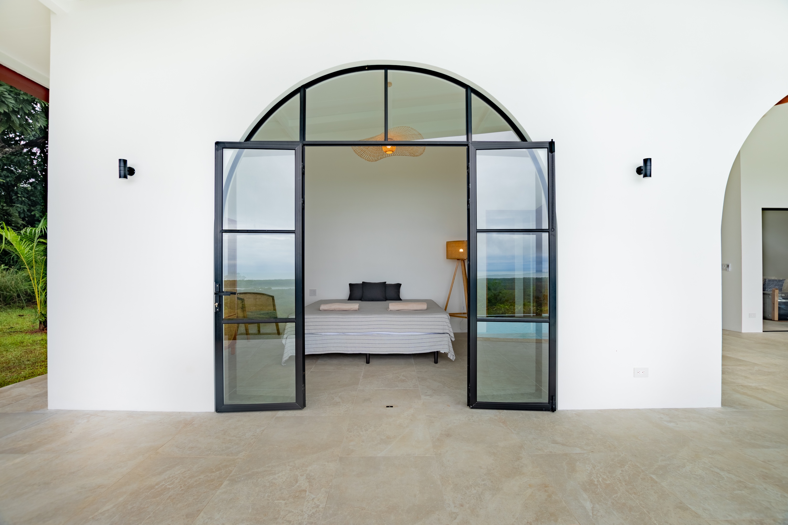 2-BEDROOM HOUSE WITH CONTEMPORARY DESIGN, IN TRES RÍOS – 1.49 ACRES
