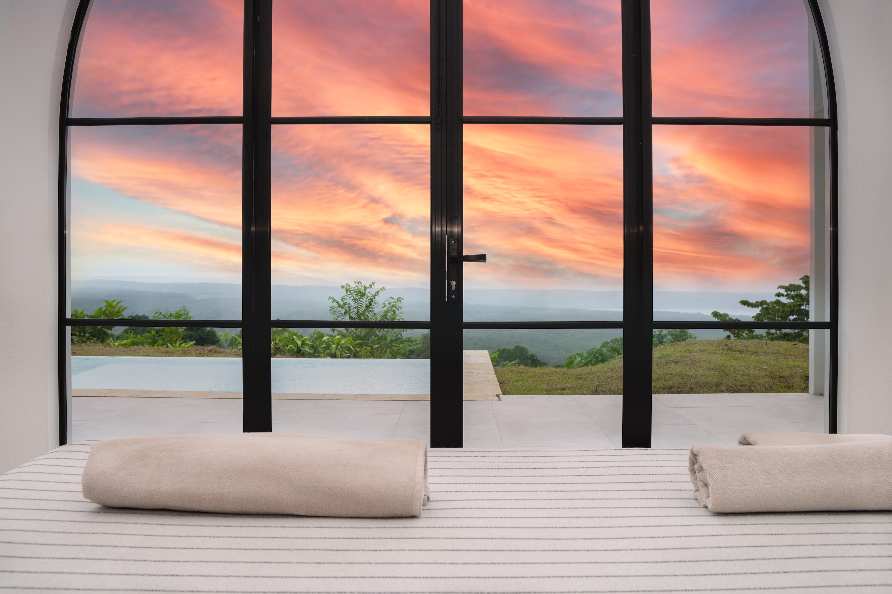 2-BEDROOM HOUSE WITH CONTEMPORARY DESIGN, IN TRES RÍOS – 1.49 ACRES