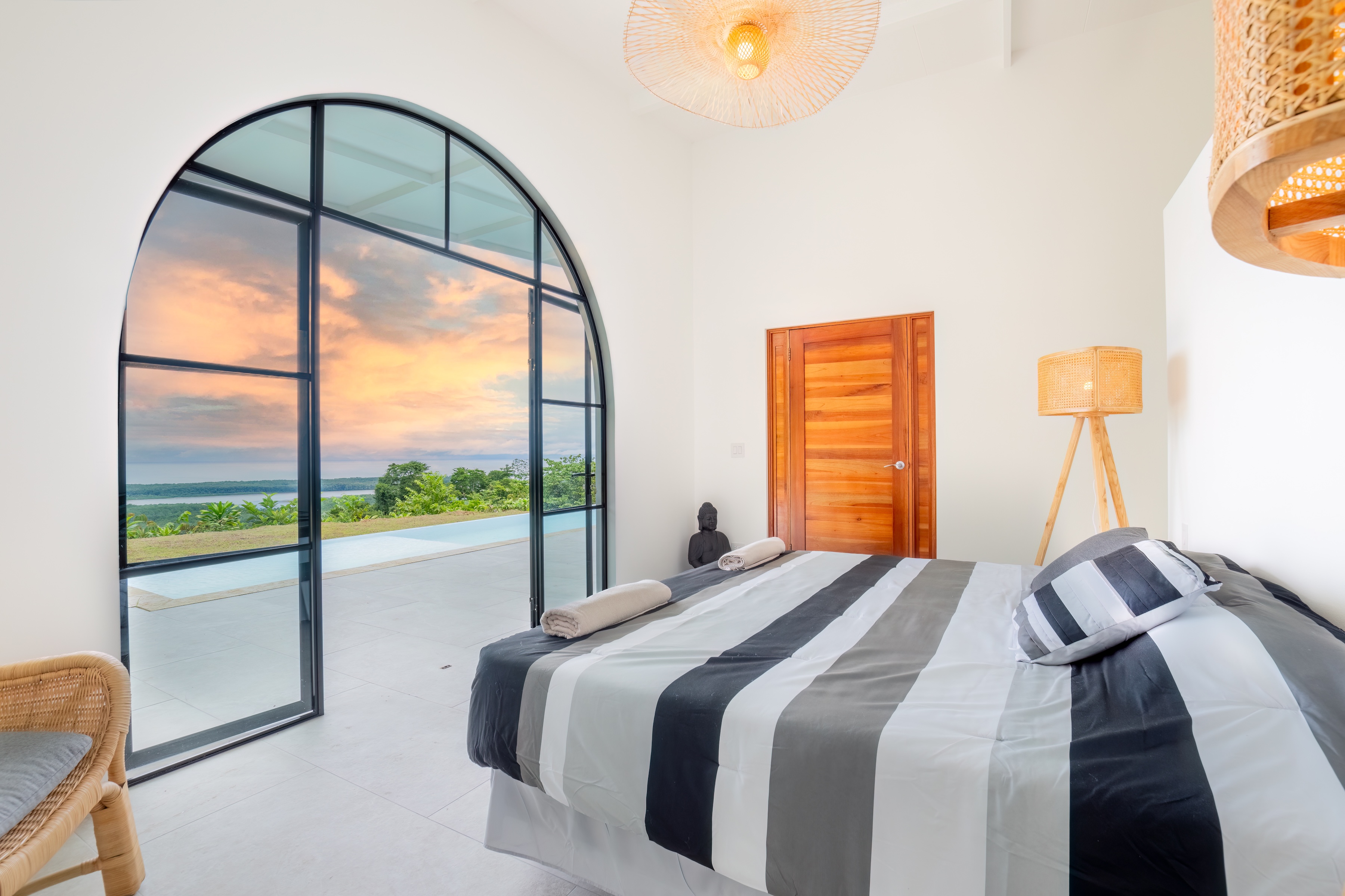 2-BEDROOM HOUSE WITH CONTEMPORARY DESIGN, IN TRES RÍOS – 1.49 ACRES