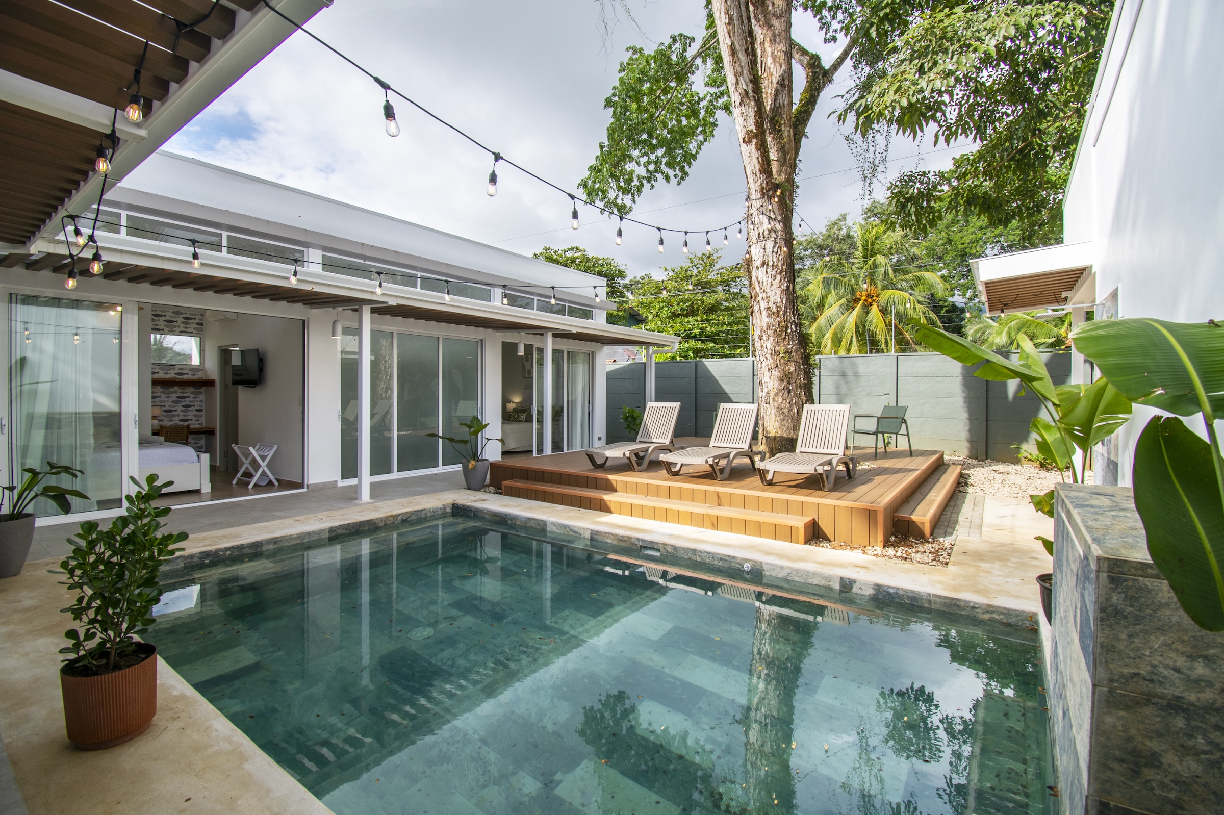 3-BEDROOM HOUSE WITH POOL NEAR THE BEACH, IN UVITA – 0.12 ACRES
