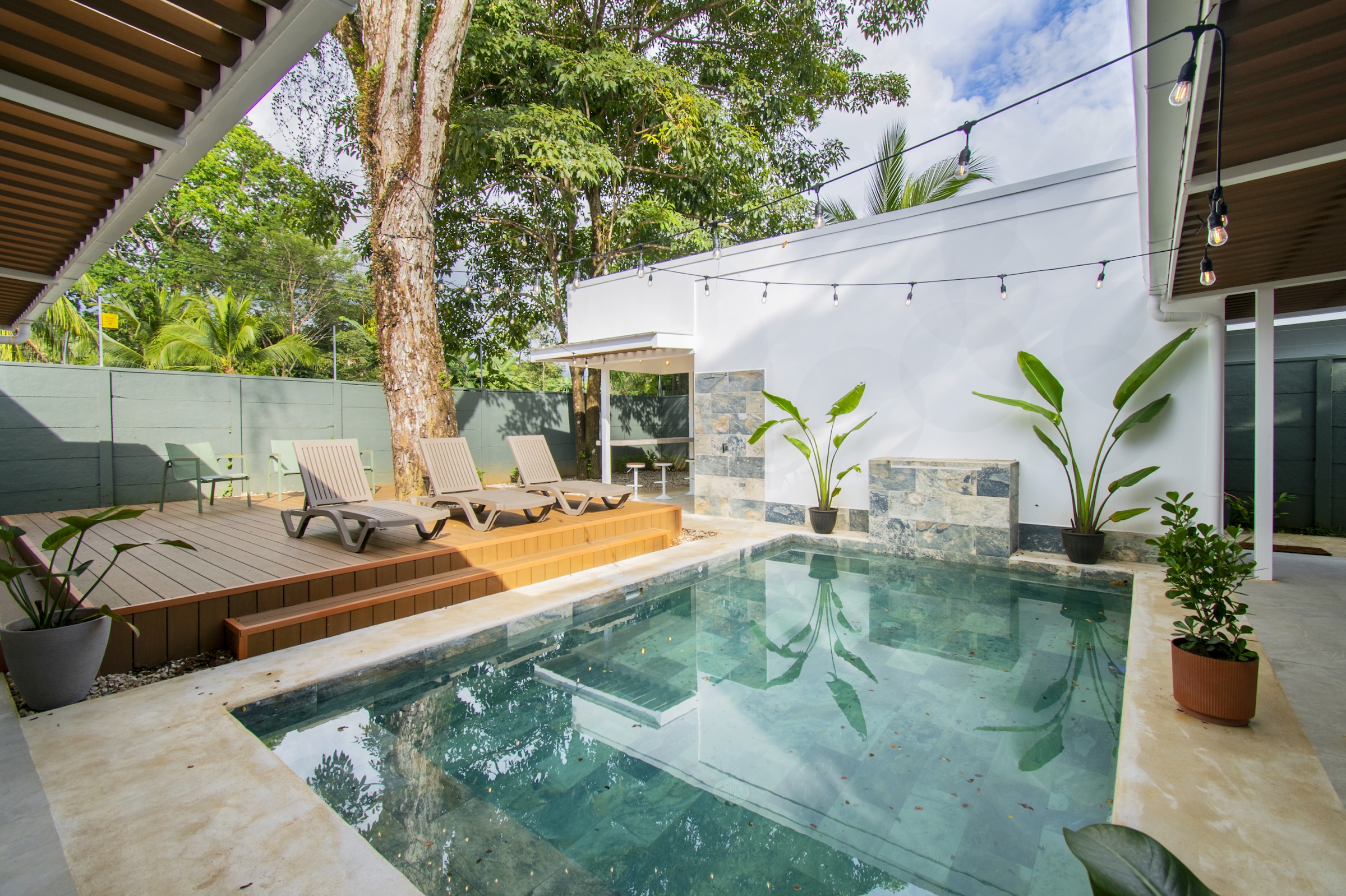 3-BEDROOM HOUSE WITH POOL NEAR THE BEACH, IN UVITA – 0.12 ACRES
