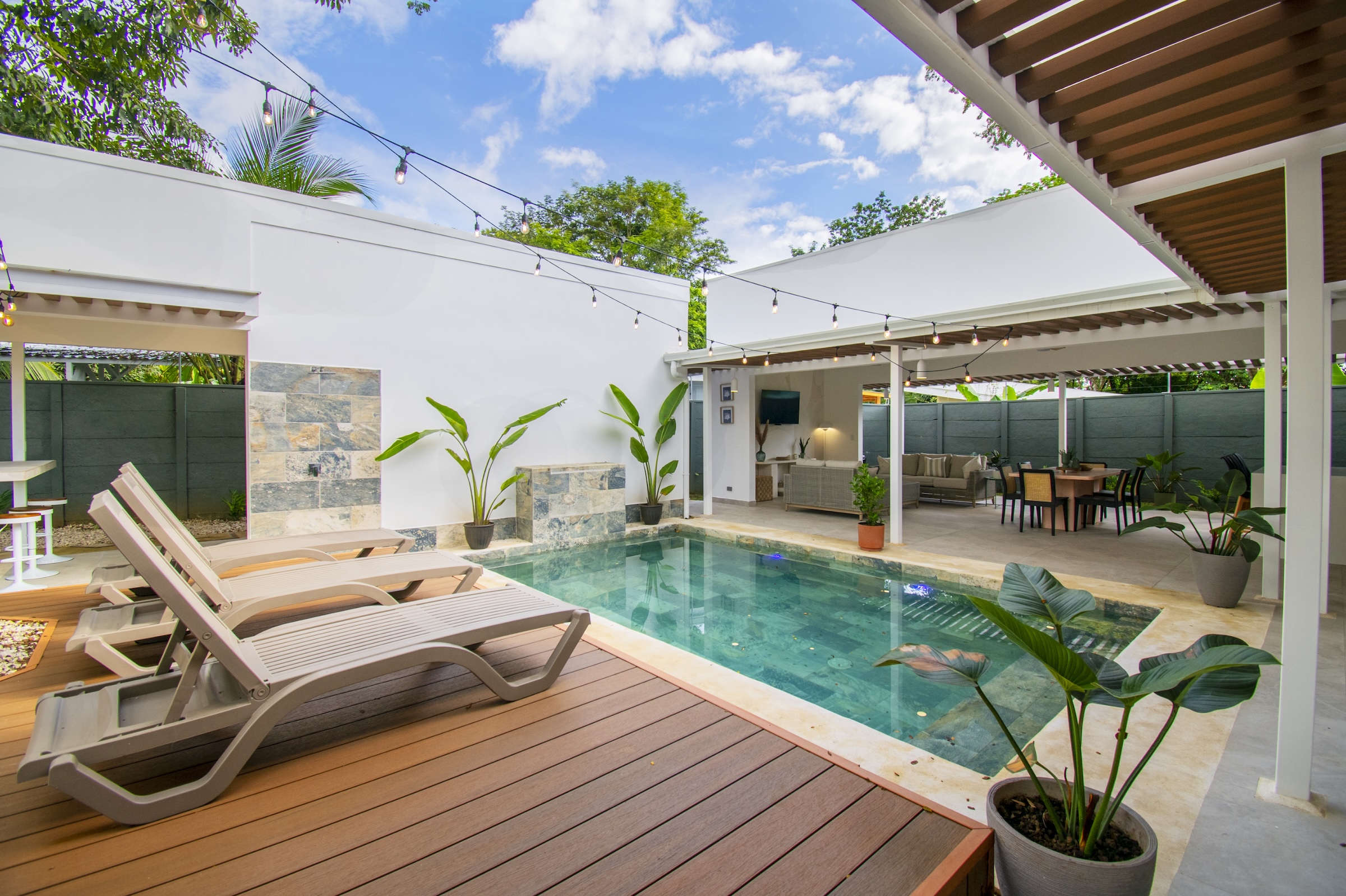 3-BEDROOM HOUSE WITH POOL NEAR THE BEACH, IN UVITA – 0.12 ACRES