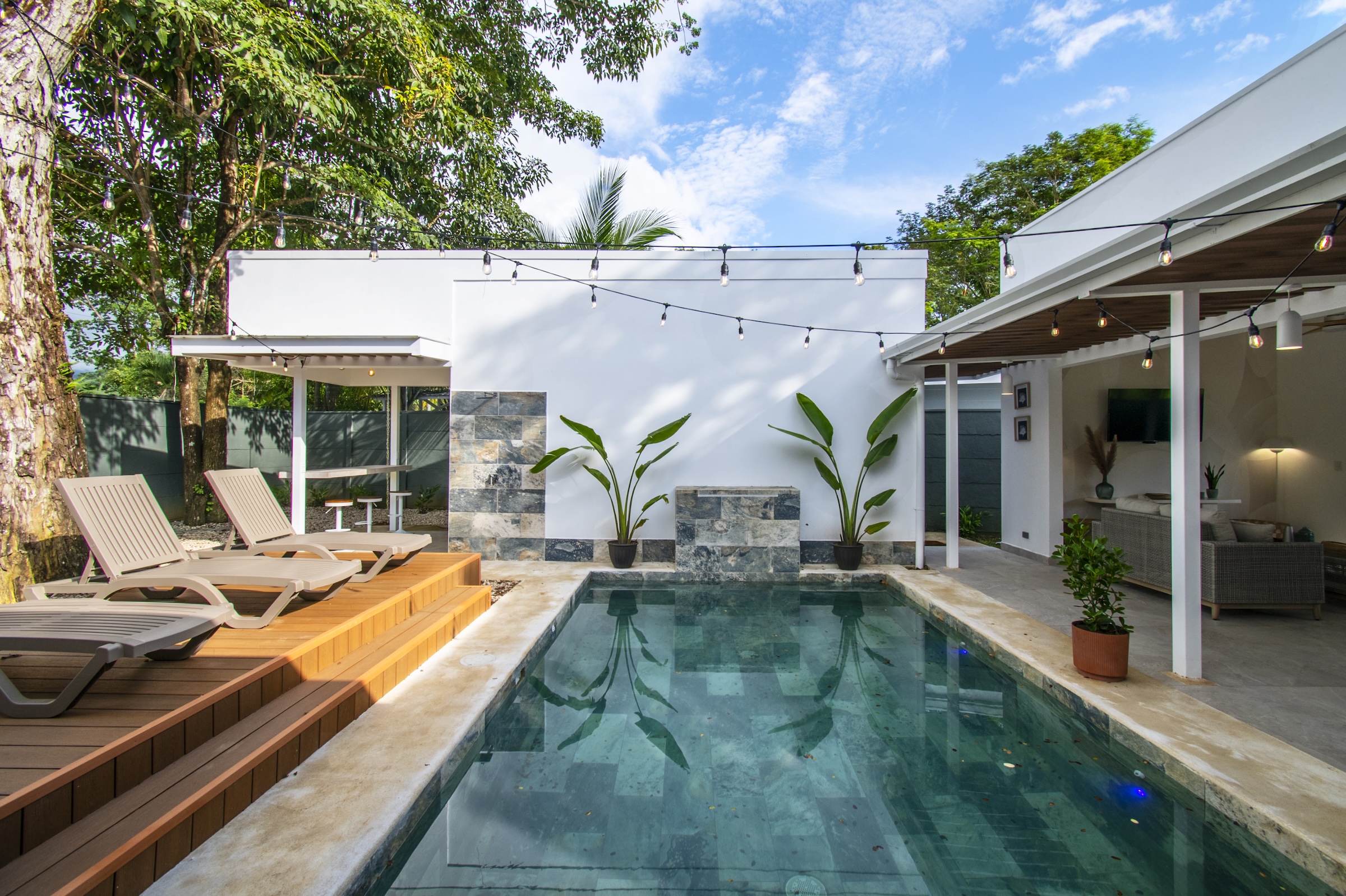3-BEDROOM HOUSE WITH POOL NEAR THE BEACH, IN UVITA – 0.12 ACRES