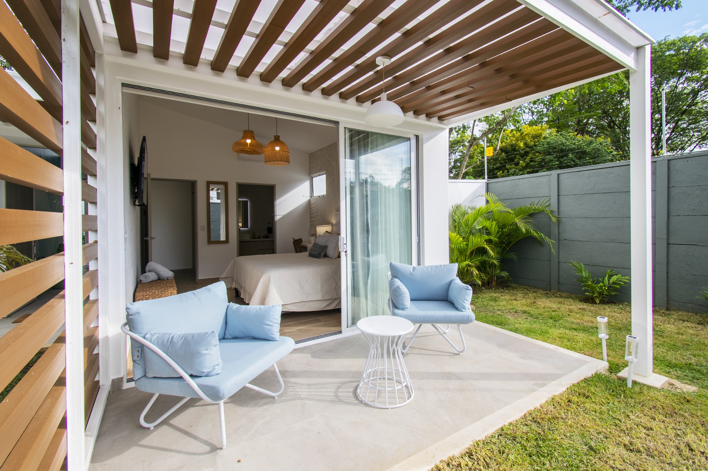 3-BEDROOM HOUSE WITH POOL NEAR THE BEACH, IN UVITA – 0.12 ACRES