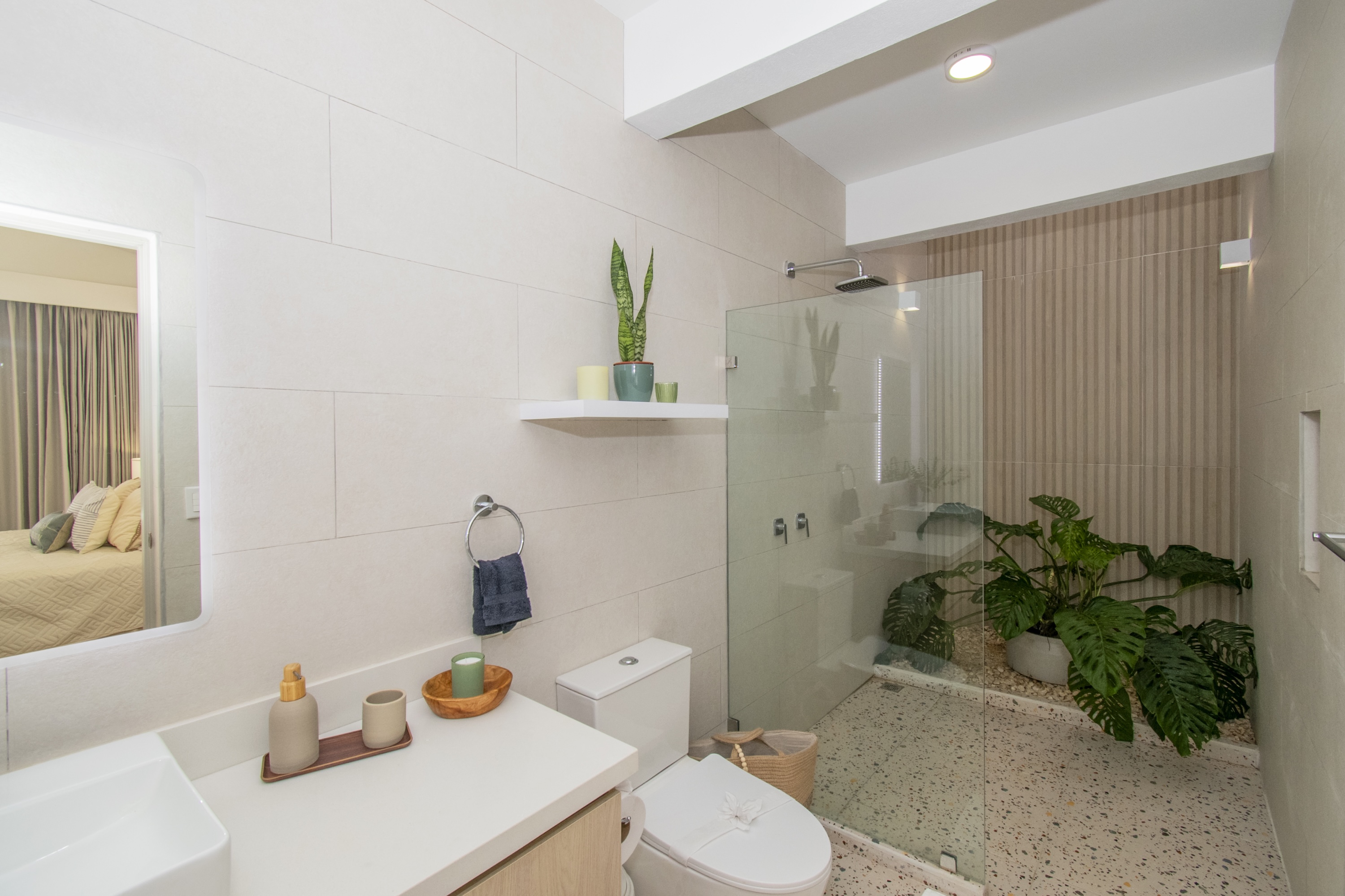 3-BEDROOM HOUSE WITH POOL NEAR THE BEACH, IN UVITA – 0.12 ACRES