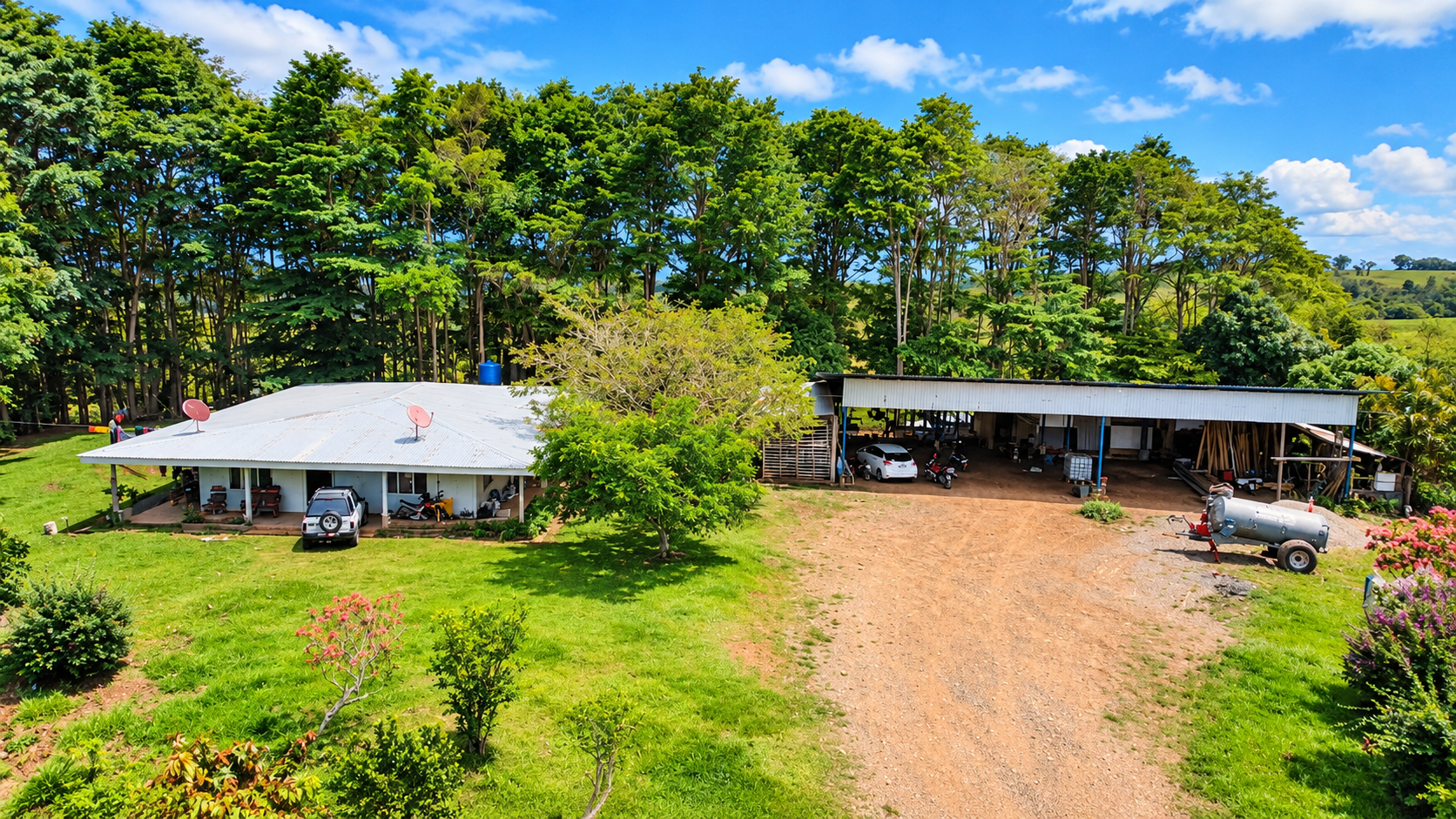 222-Hectare Large-Scale Cattle Ranch with 12 Natural Springs, Extensive Public Road Frontage & Development Potential