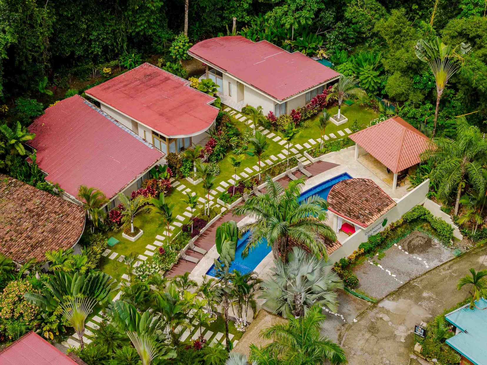 2-BEDROOM CONDO NEAR MANUEL ANTONIO NATIONAL PARK