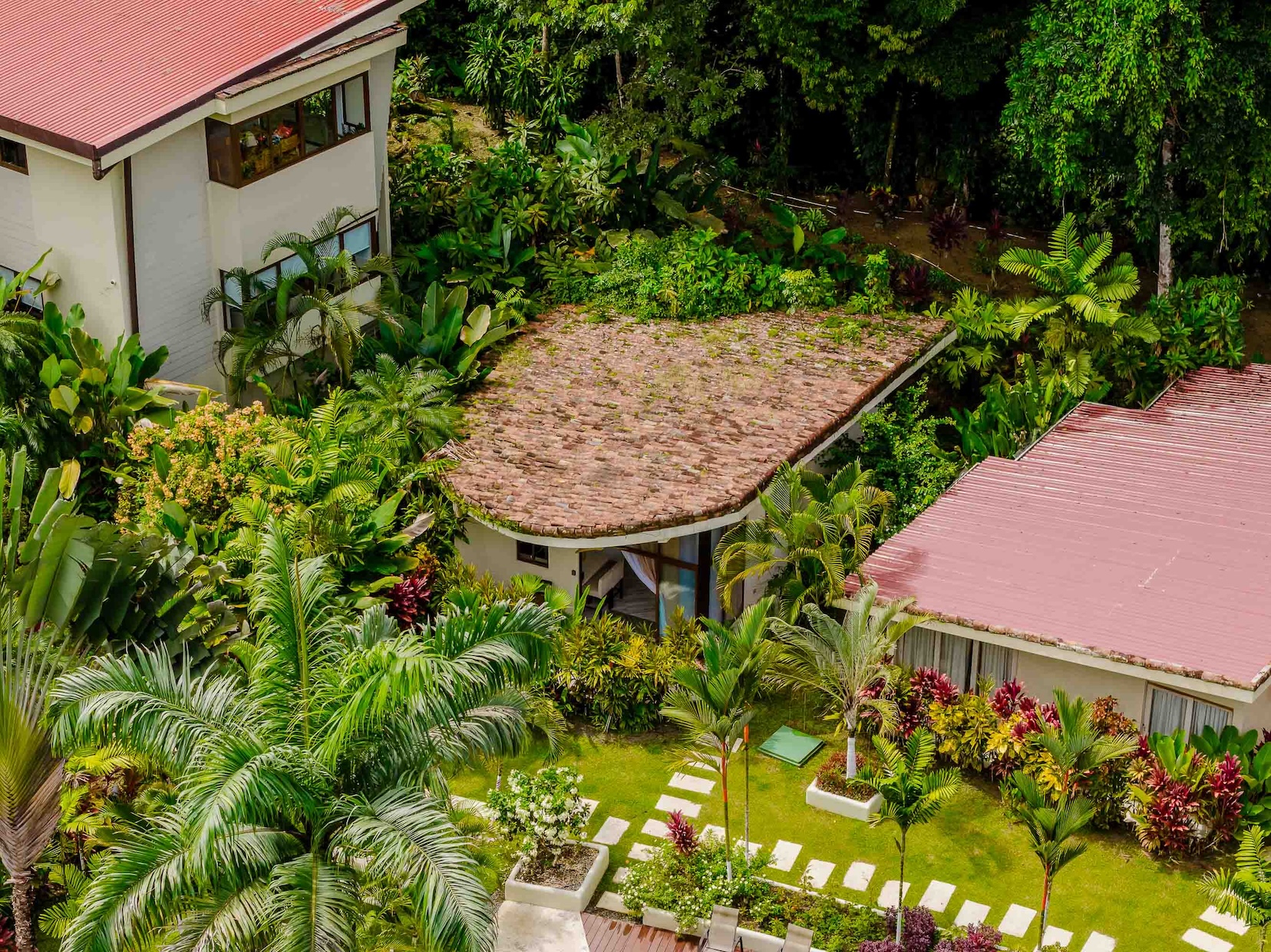 2-BEDROOM CONDO NEAR MANUEL ANTONIO NATIONAL PARK