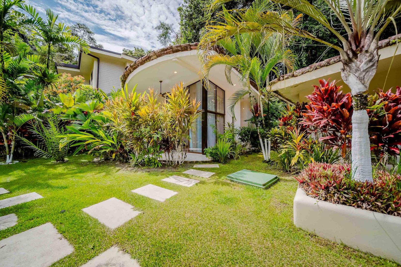 2-BEDROOM CONDO NEAR MANUEL ANTONIO NATIONAL PARK