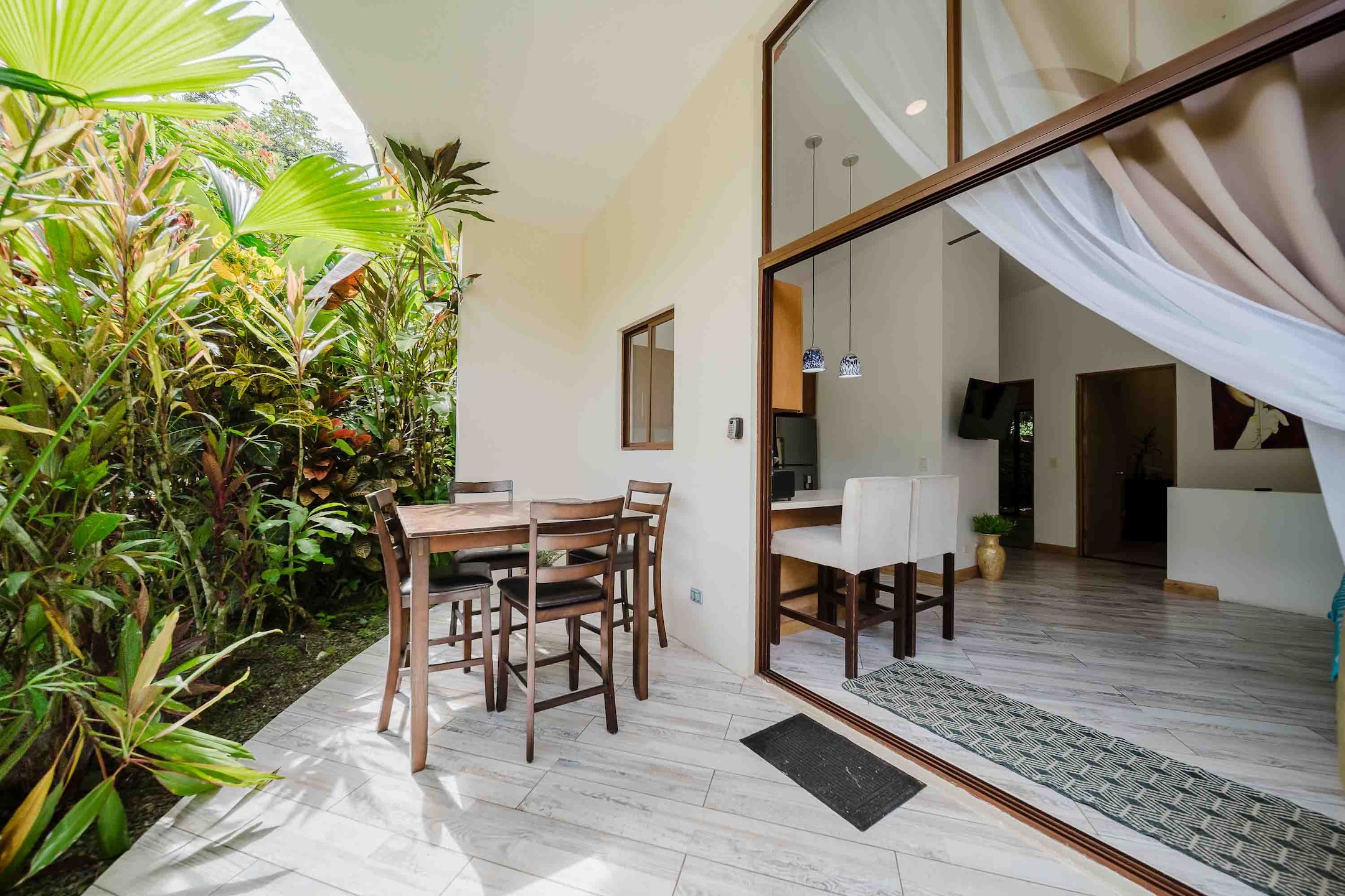2-BEDROOM CONDO NEAR MANUEL ANTONIO NATIONAL PARK