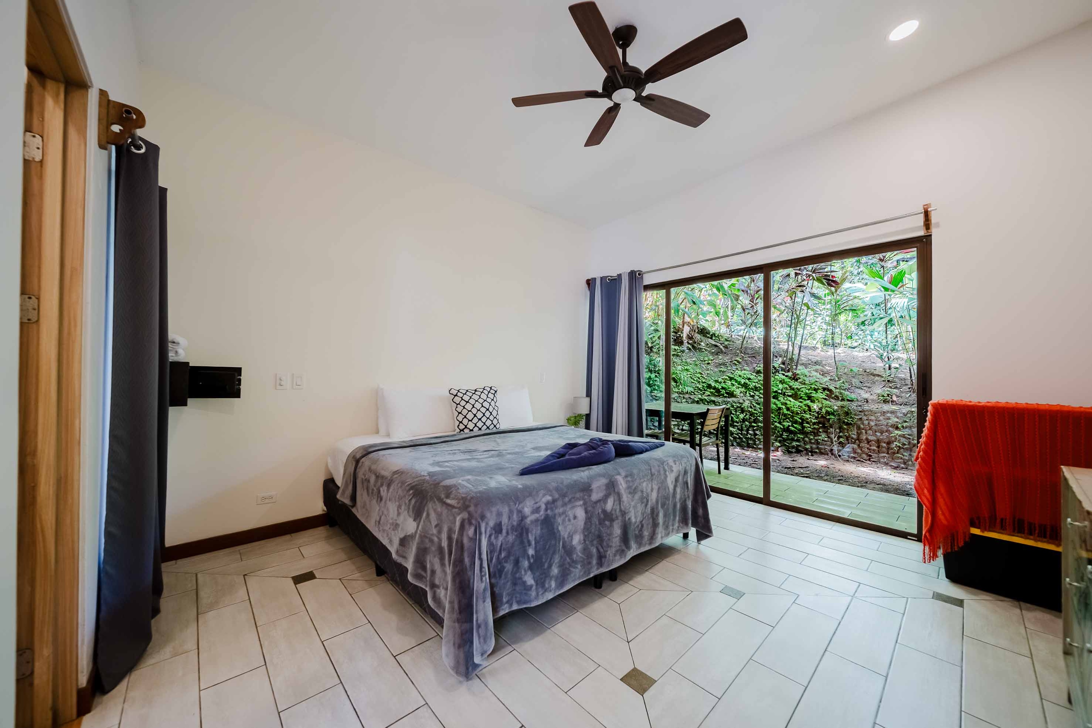 2-BEDROOM CONDO NEAR MANUEL ANTONIO NATIONAL PARK