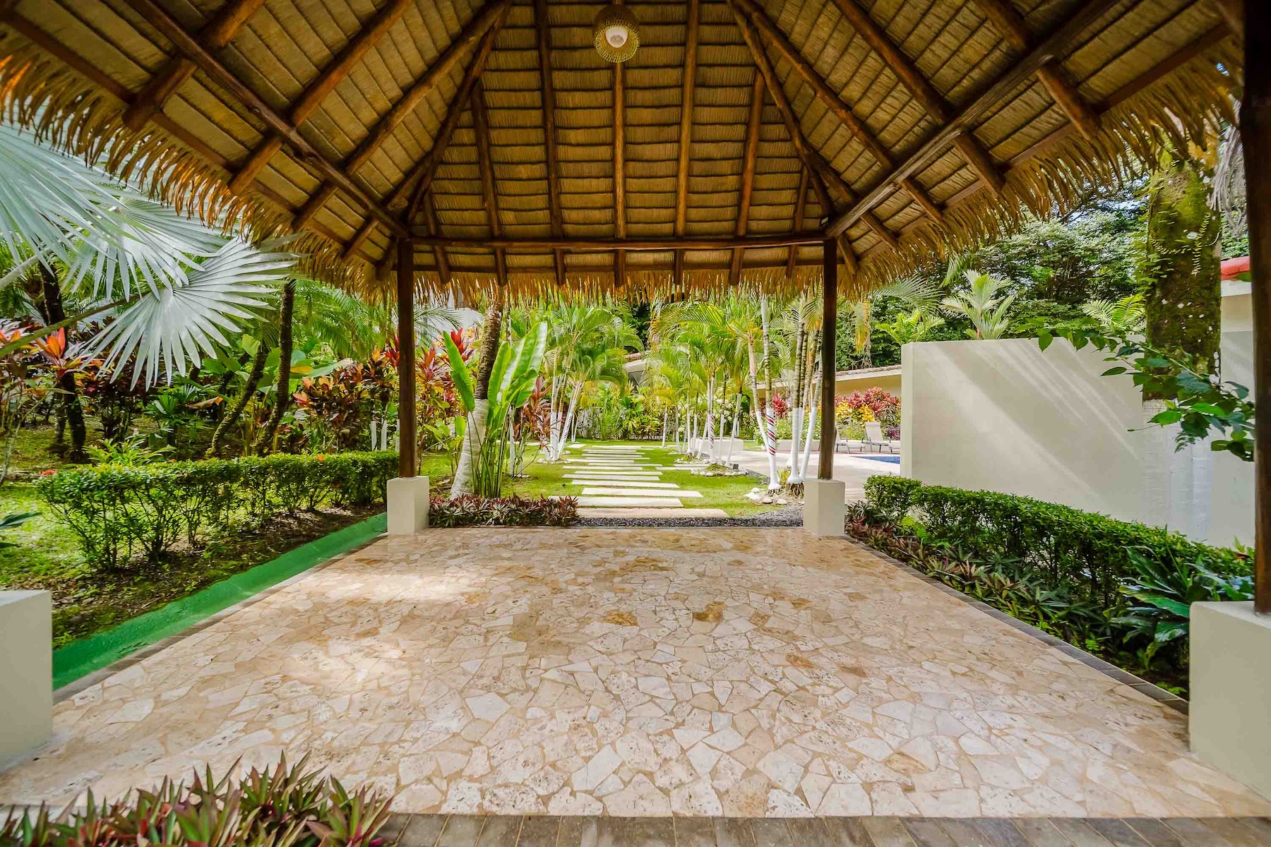 2-BEDROOM CONDO NEAR MANUEL ANTONIO NATIONAL PARK