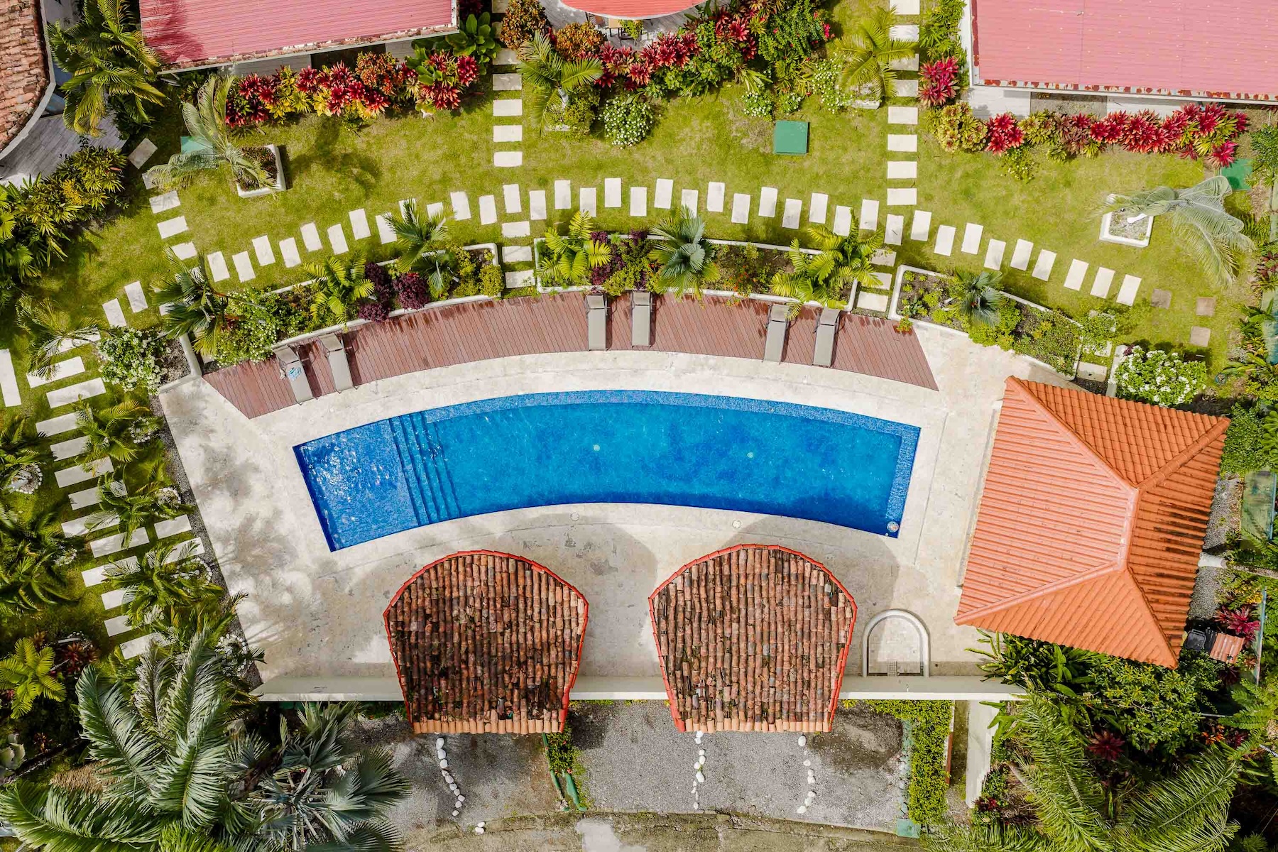 2-BEDROOM CONDO NEAR MANUEL ANTONIO NATIONAL PARK