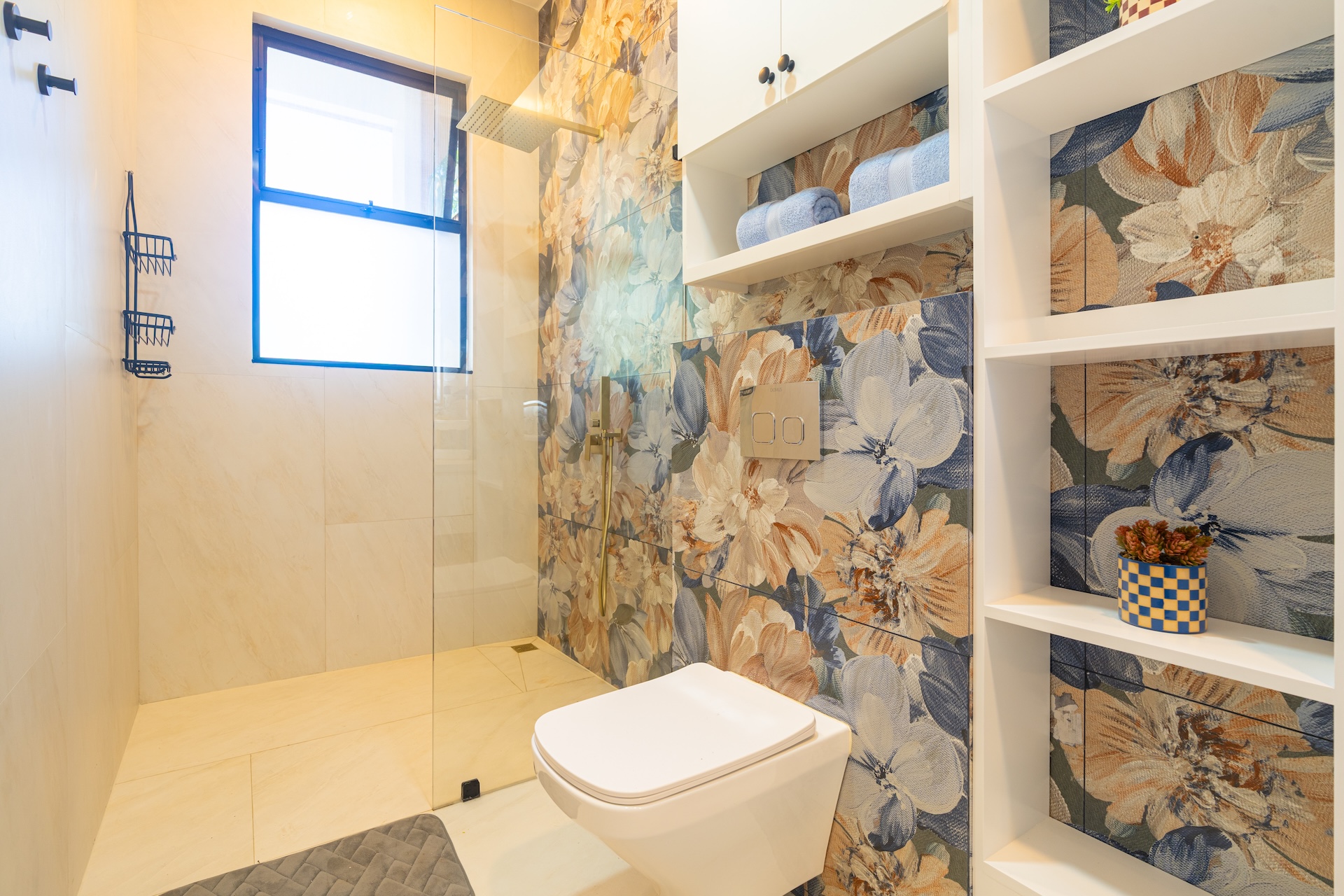 TRIPLEX IN UVITA NEAR THE SEA THREE INDEPENDENT APARTMENTS WITH A POOL AND INVESTMENT POTENTIAL