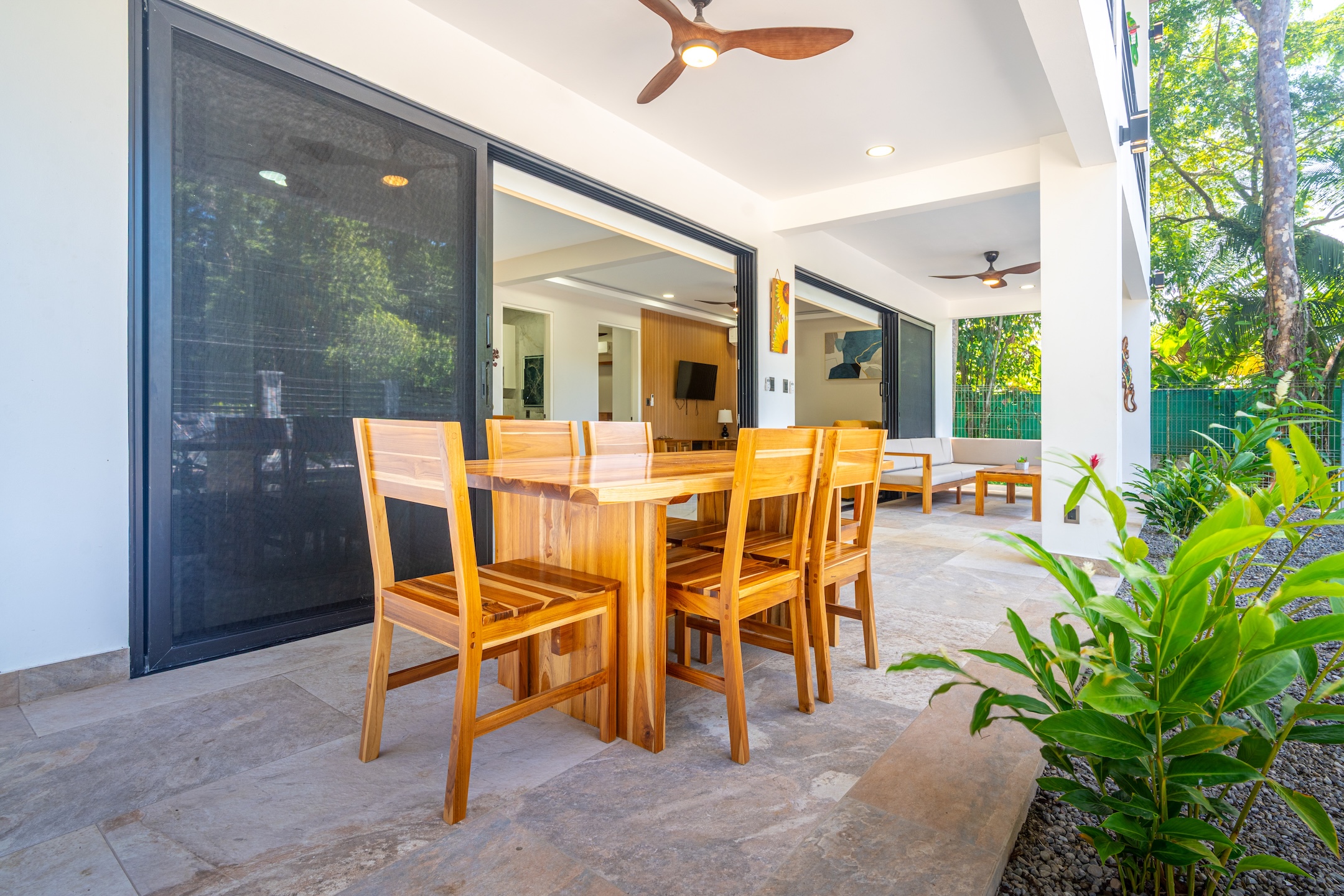 TRIPLEX IN UVITA NEAR THE SEA THREE INDEPENDENT APARTMENTS WITH A POOL AND INVESTMENT POTENTIAL