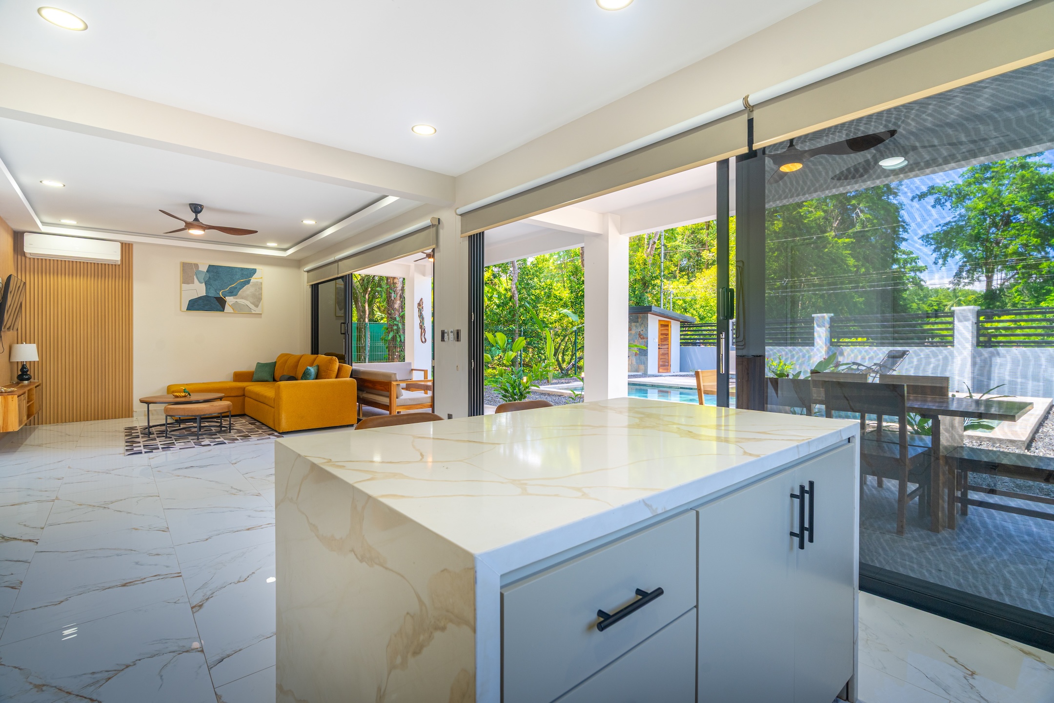 TRIPLEX IN UVITA NEAR THE SEA THREE INDEPENDENT APARTMENTS WITH A POOL AND INVESTMENT POTENTIAL