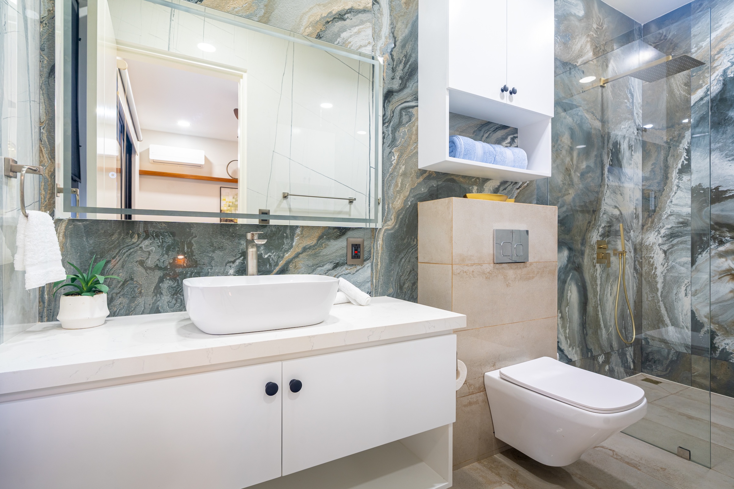 TRIPLEX IN UVITA NEAR THE SEA THREE INDEPENDENT APARTMENTS WITH A POOL AND INVESTMENT POTENTIAL