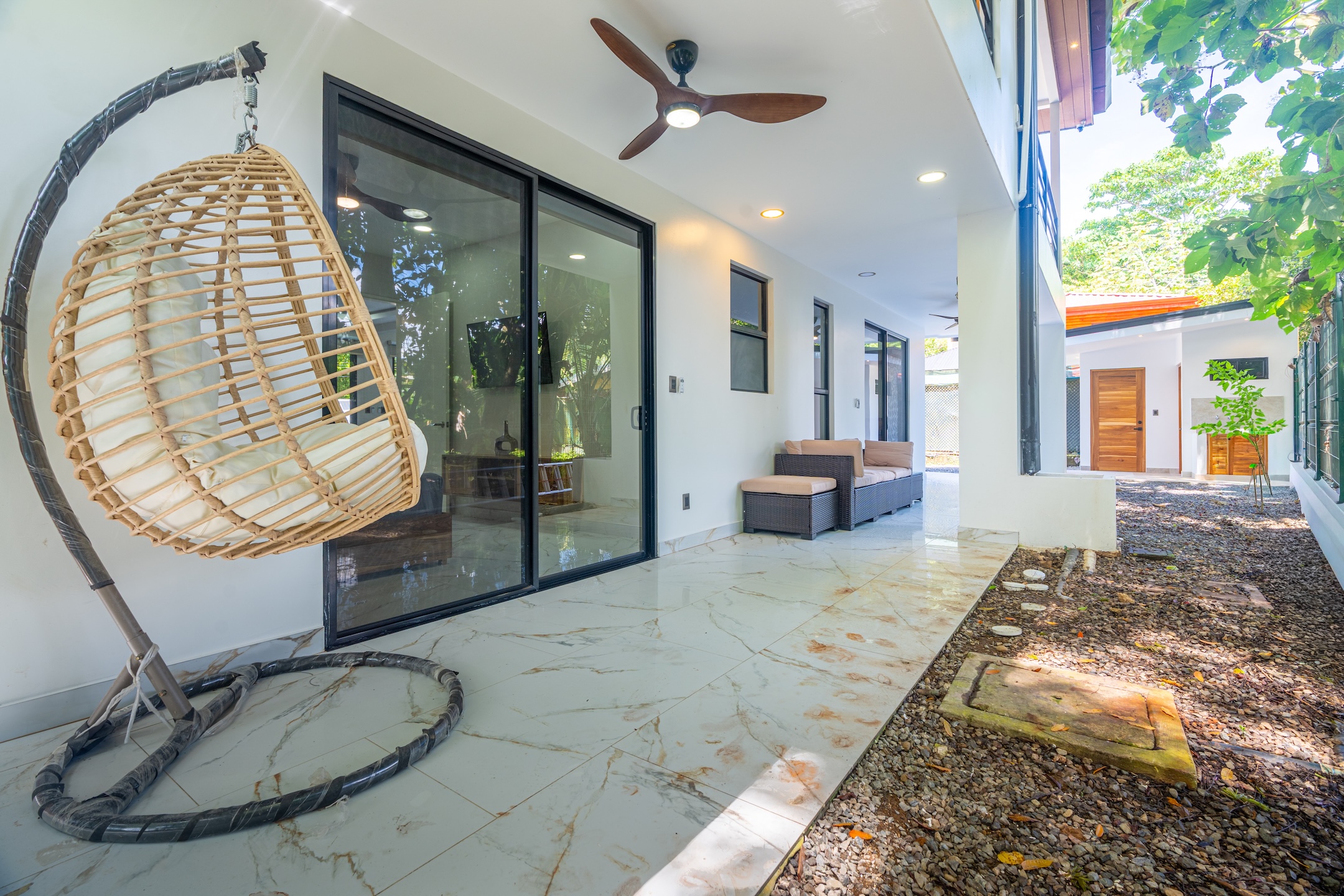 TRIPLEX IN UVITA NEAR THE SEA THREE INDEPENDENT APARTMENTS WITH A POOL AND INVESTMENT POTENTIAL