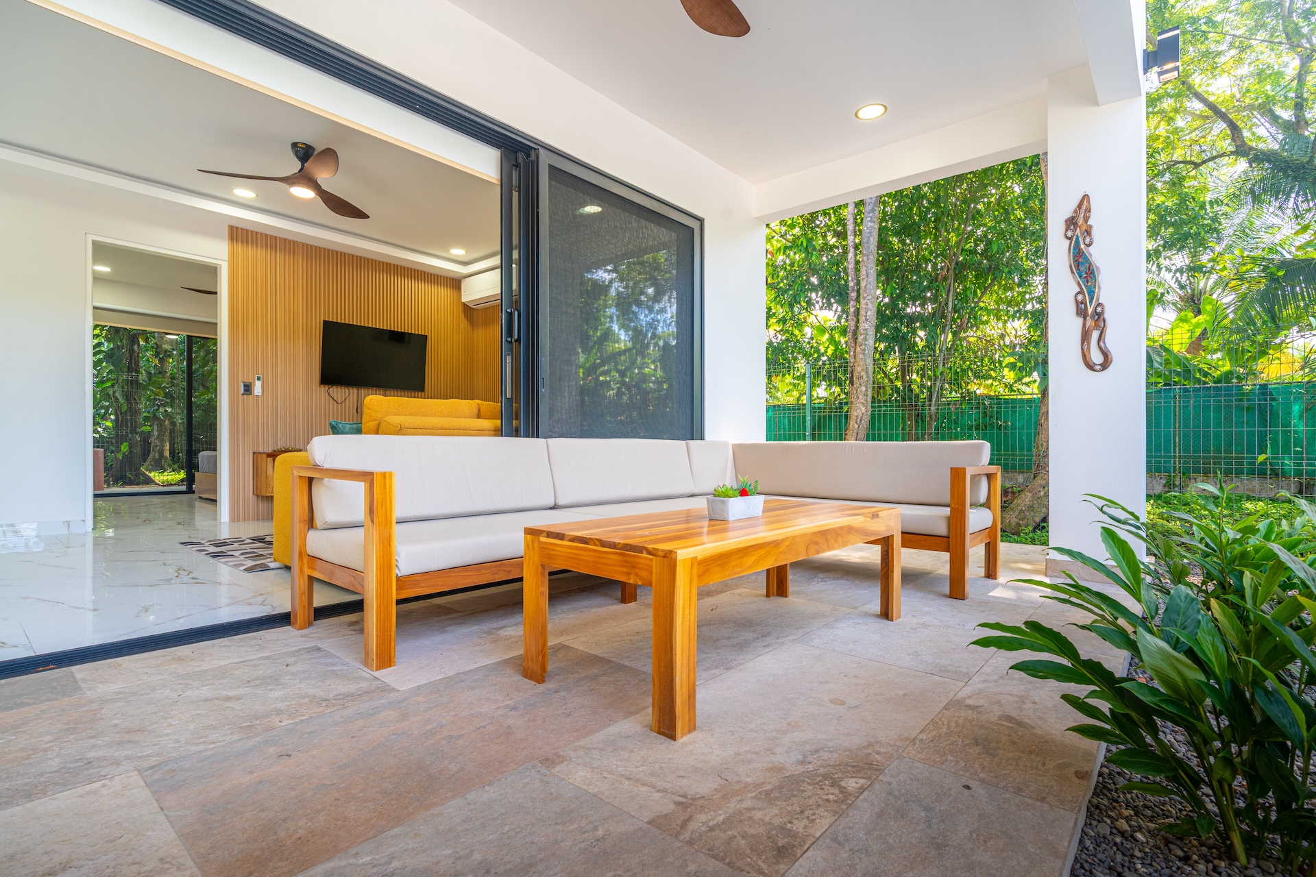 TRIPLEX IN UVITA NEAR THE SEA THREE INDEPENDENT APARTMENTS WITH A POOL AND INVESTMENT POTENTIAL
