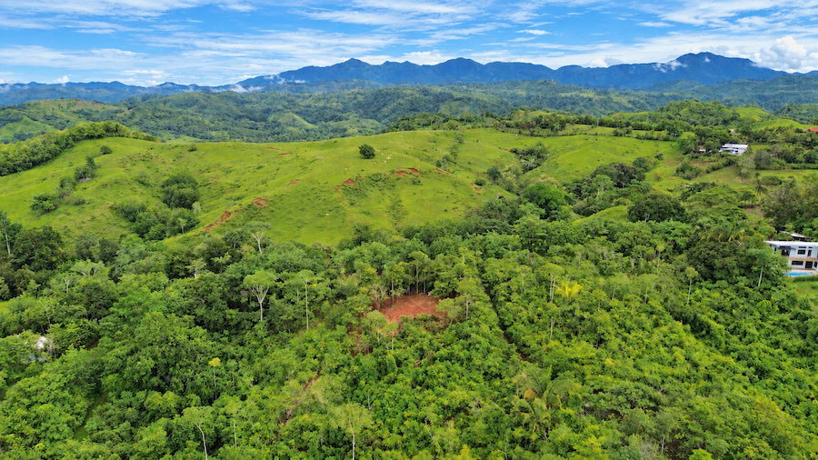 LAND WITH EXPANSIVE SEA VIEWS AND EASY YEAR-ROUND ACCESS, NEAR TO PARRITA