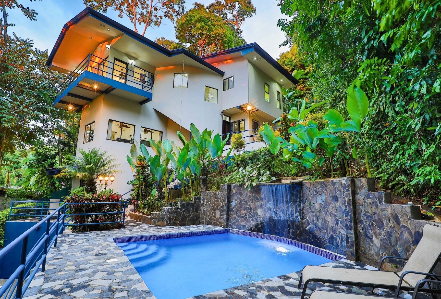 HOUSE WITH POOL AND INDEPENDENT APARTMENT, IN MANUEL ANTONIO