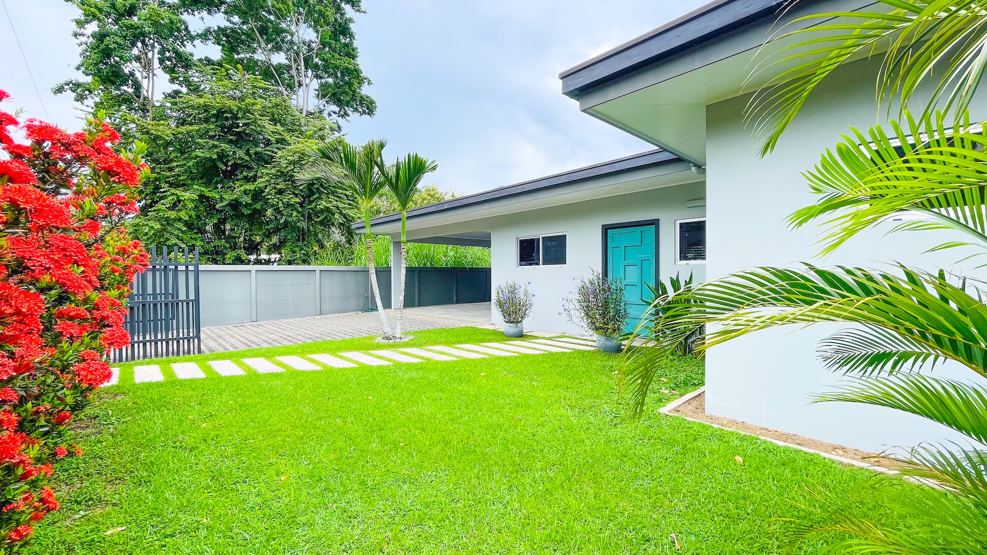 VILLA LUMA 3-BEDROOM HOUSE WITH PRIVATE POOL, IN THE HEART OF UVITA