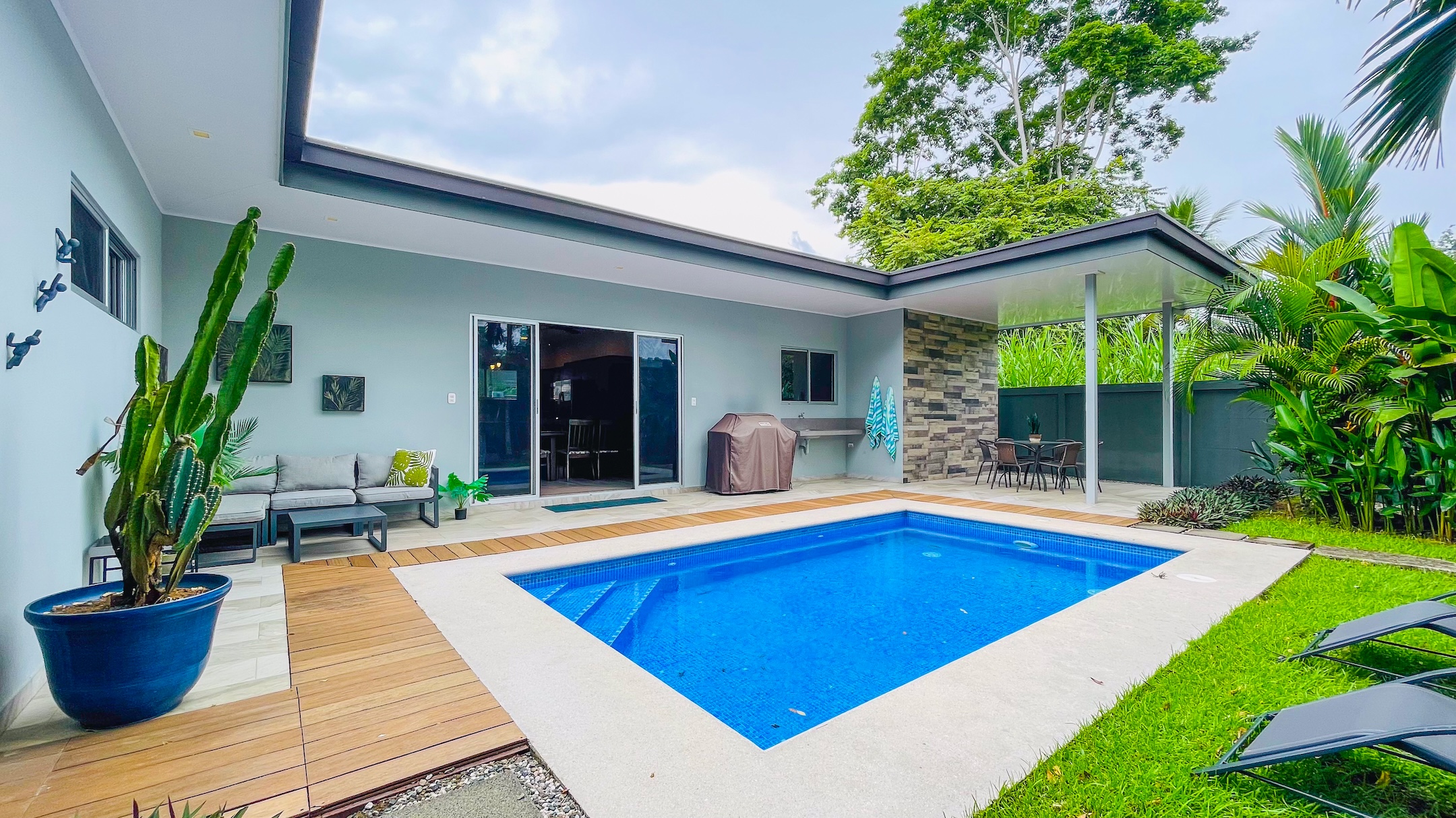 VILLA LUMA 3-BEDROOM HOUSE WITH PRIVATE POOL, IN THE HEART OF UVITA