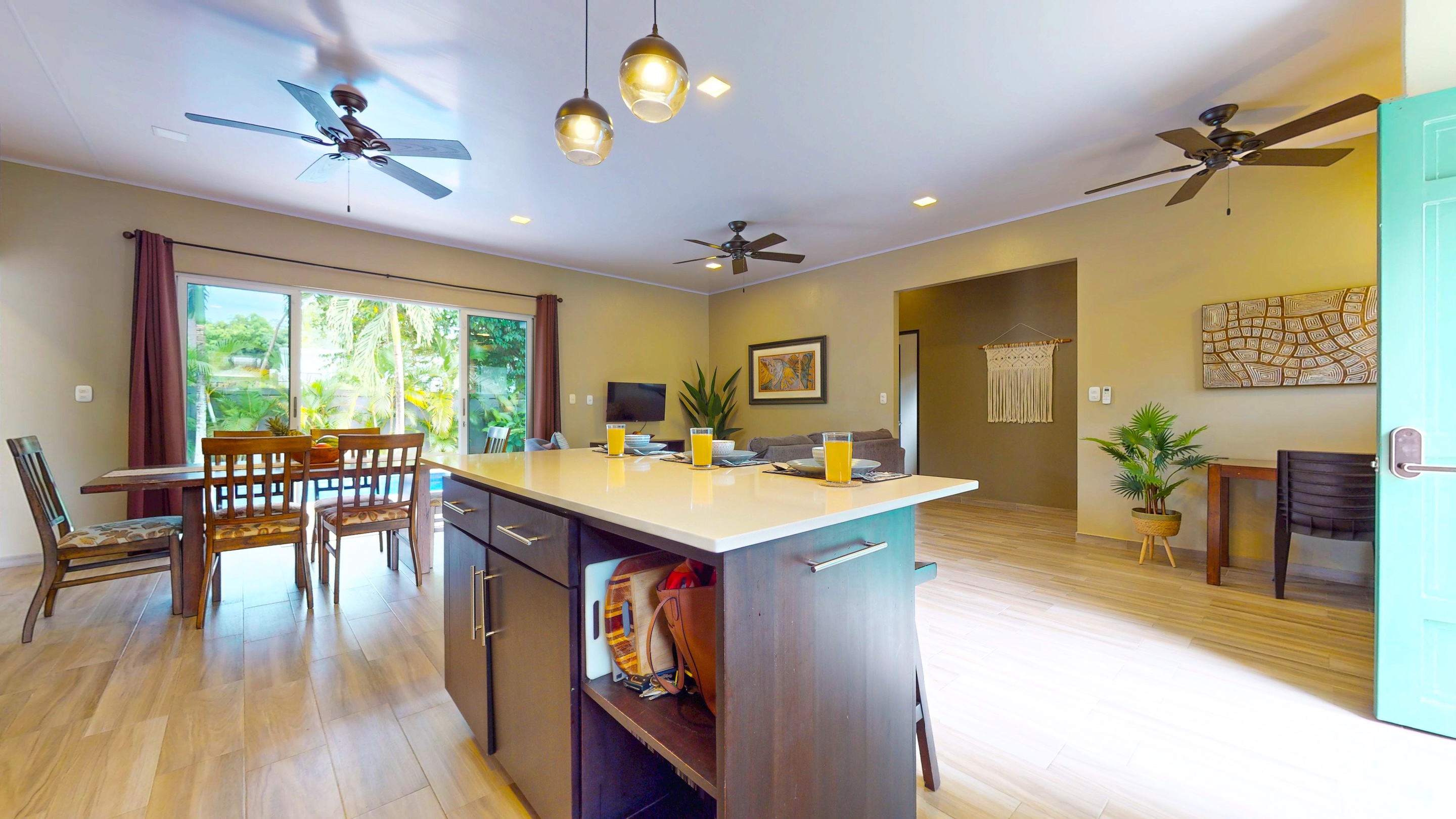 VILLA LUMA 3-BEDROOM HOUSE WITH PRIVATE POOL, IN THE HEART OF UVITA
