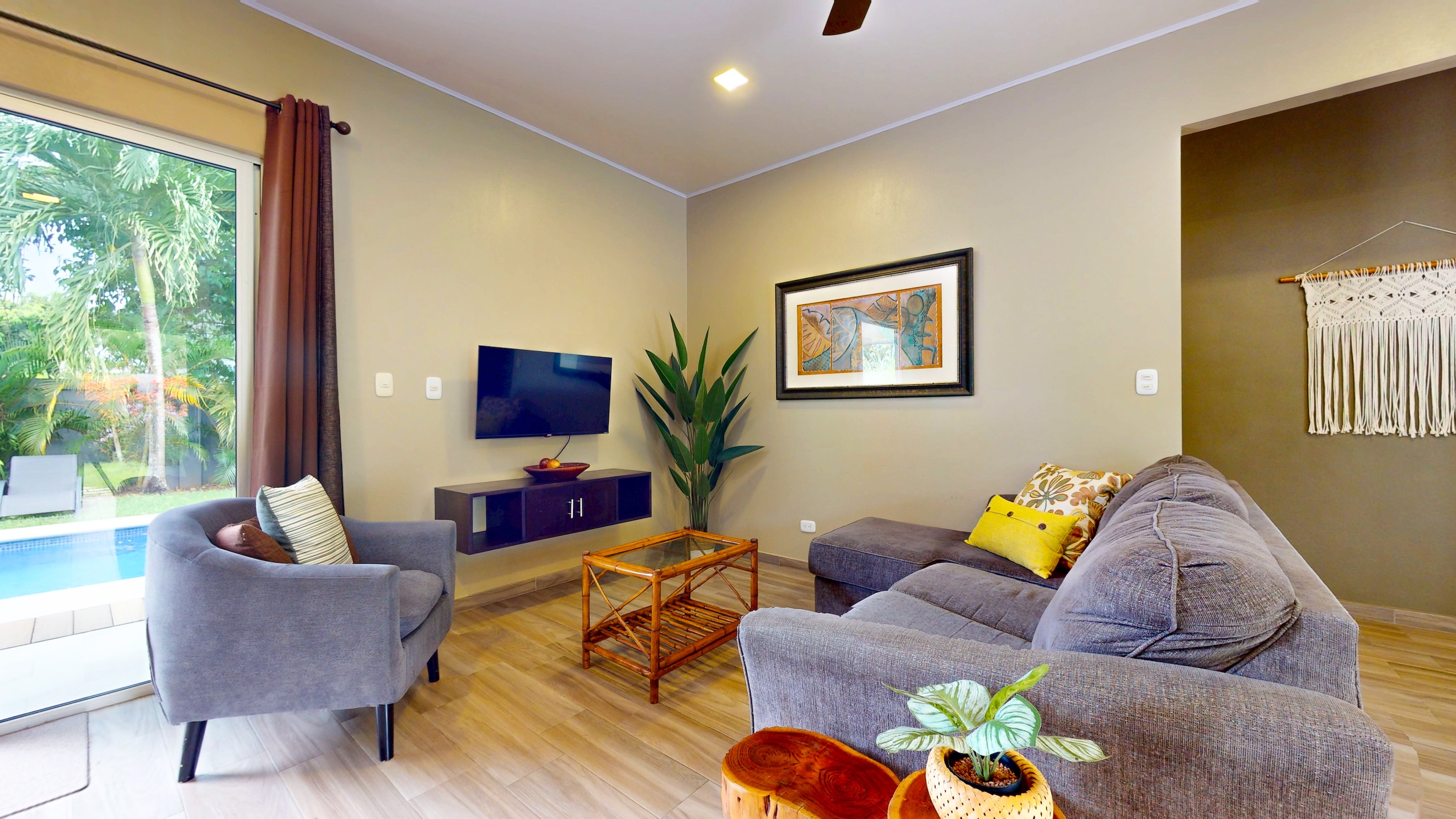 VILLA LUMA 3-BEDROOM HOUSE WITH PRIVATE POOL, IN THE HEART OF UVITA