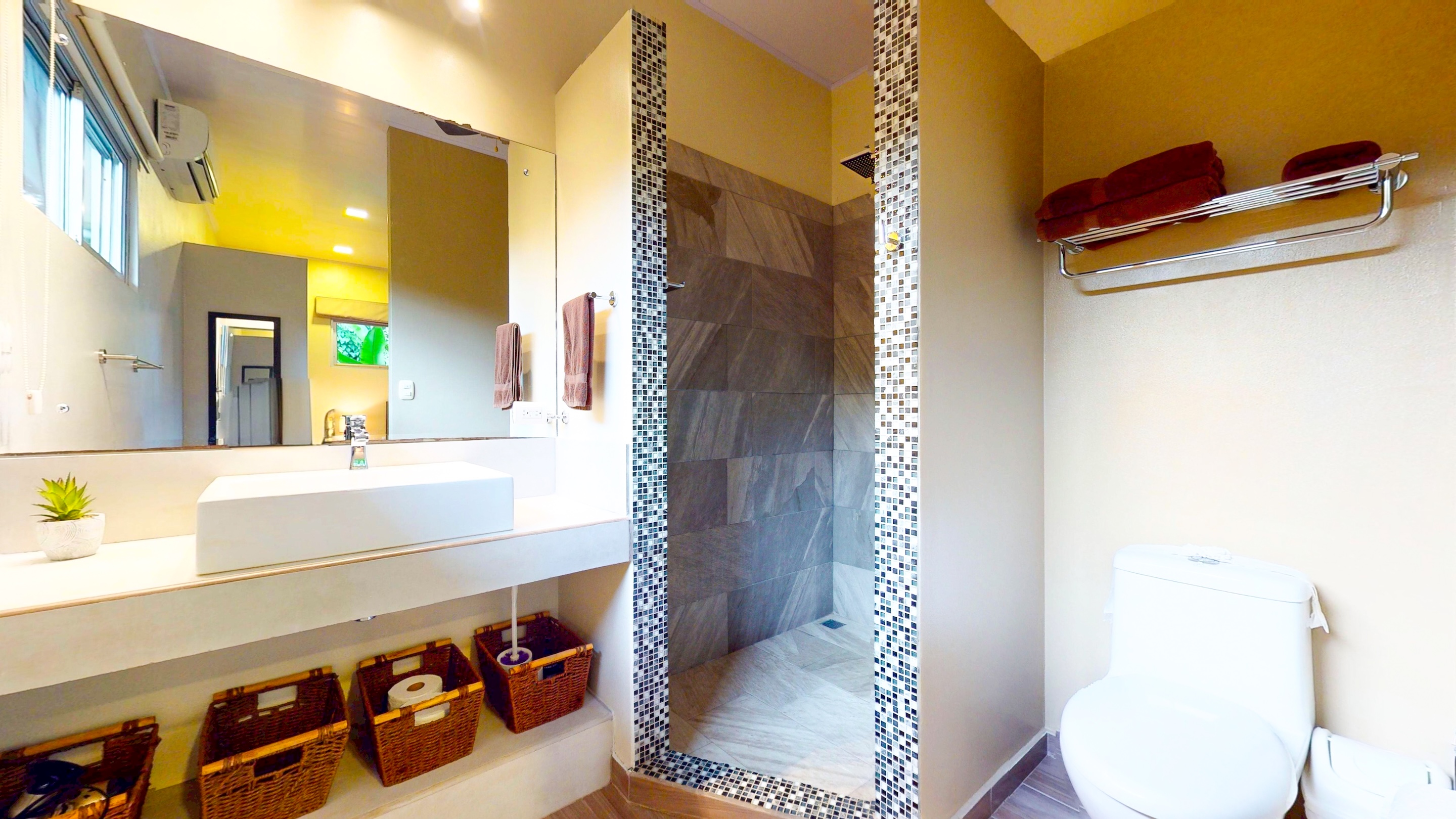 VILLA LUMA 3-BEDROOM HOUSE WITH PRIVATE POOL, IN THE HEART OF UVITA