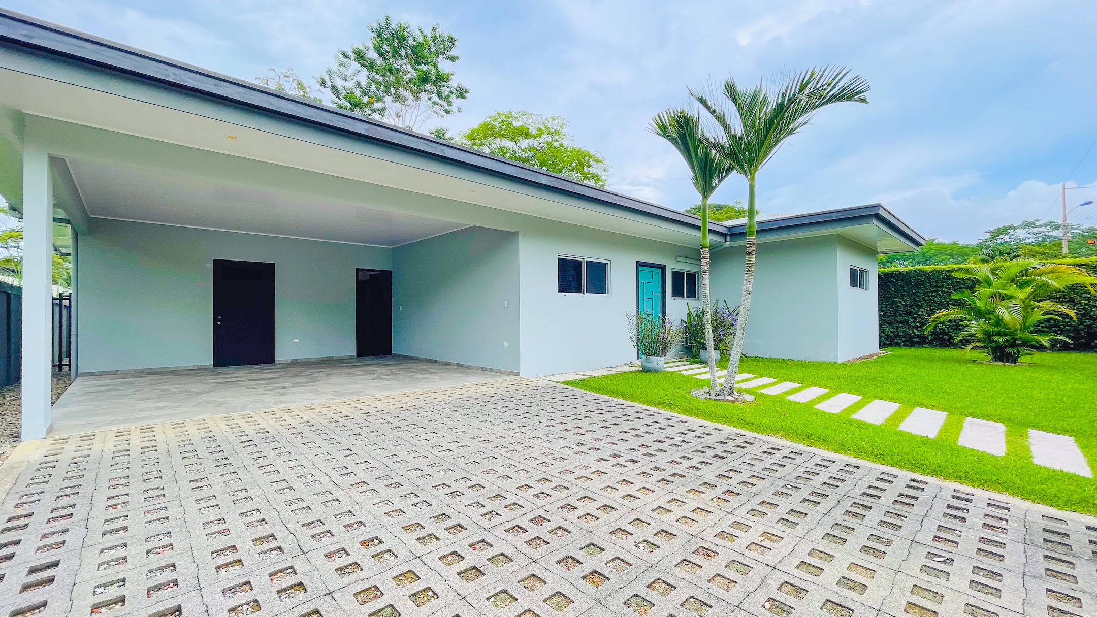 VILLA LUMA 3-BEDROOM HOUSE WITH PRIVATE POOL, IN THE HEART OF UVITA