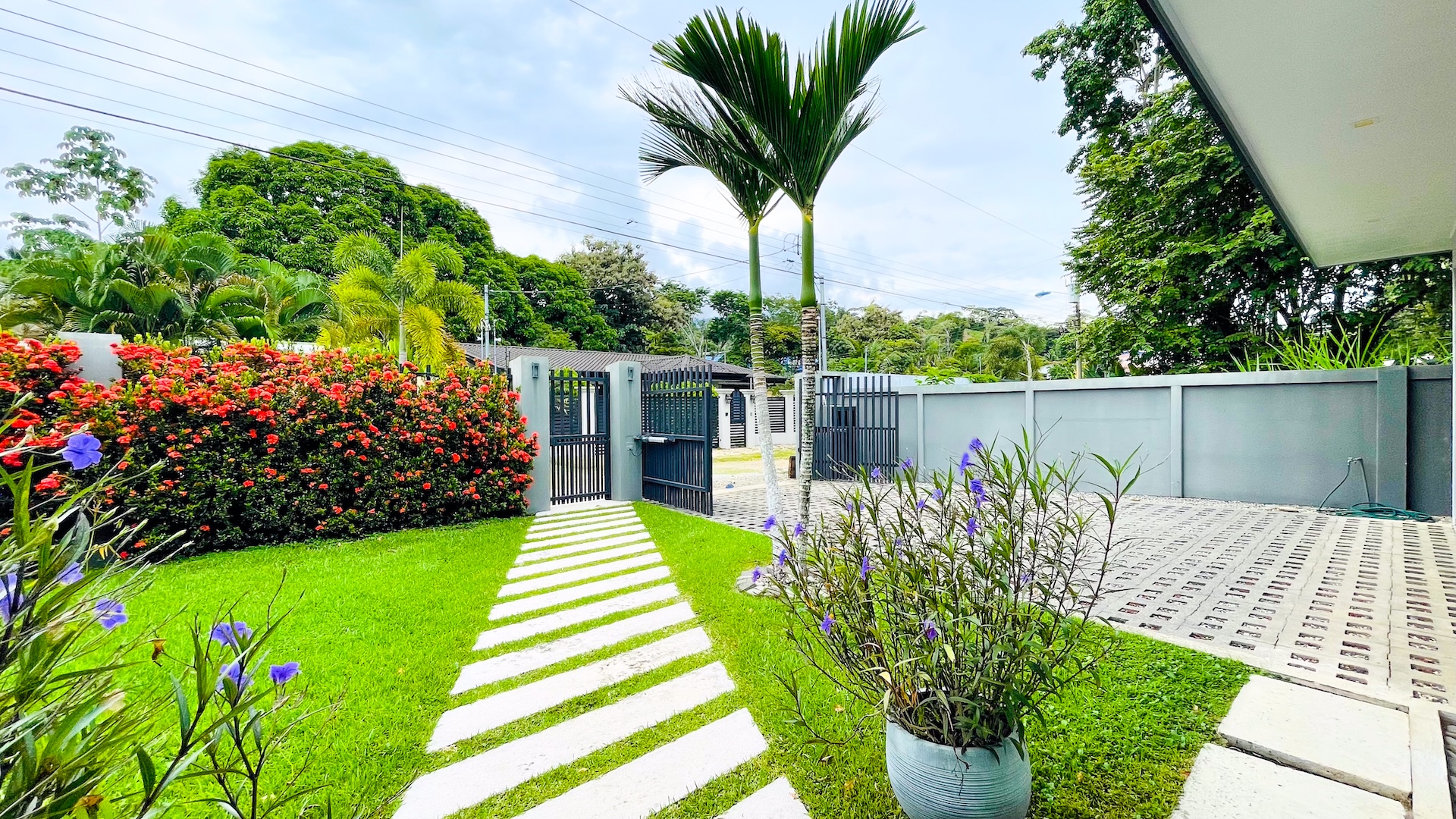 VILLA LUMA 3-BEDROOM HOUSE WITH PRIVATE POOL, IN THE HEART OF UVITA