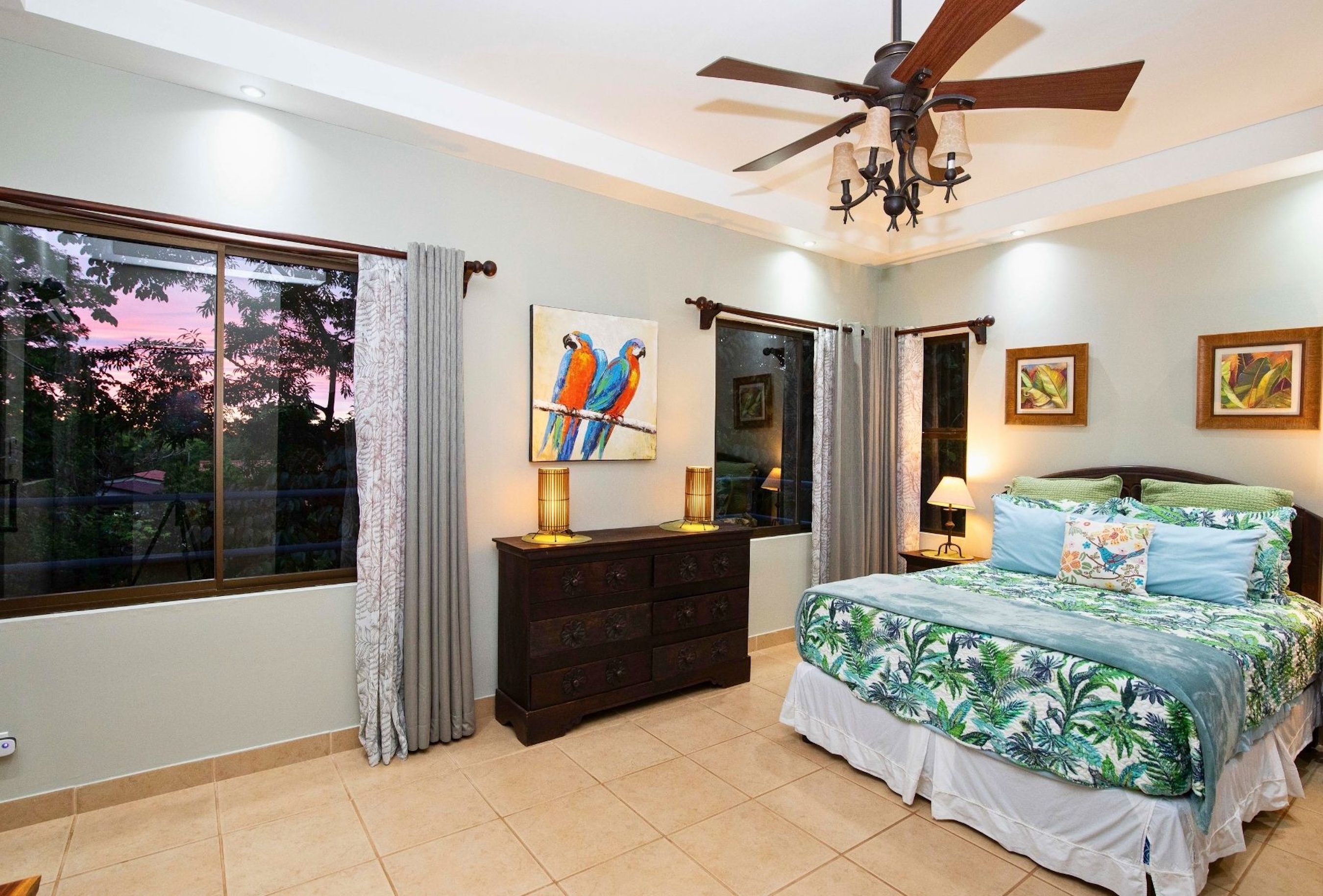 HOUSE WITH POOL AND INDEPENDENT APARTMENT, IN MANUEL ANTONIO