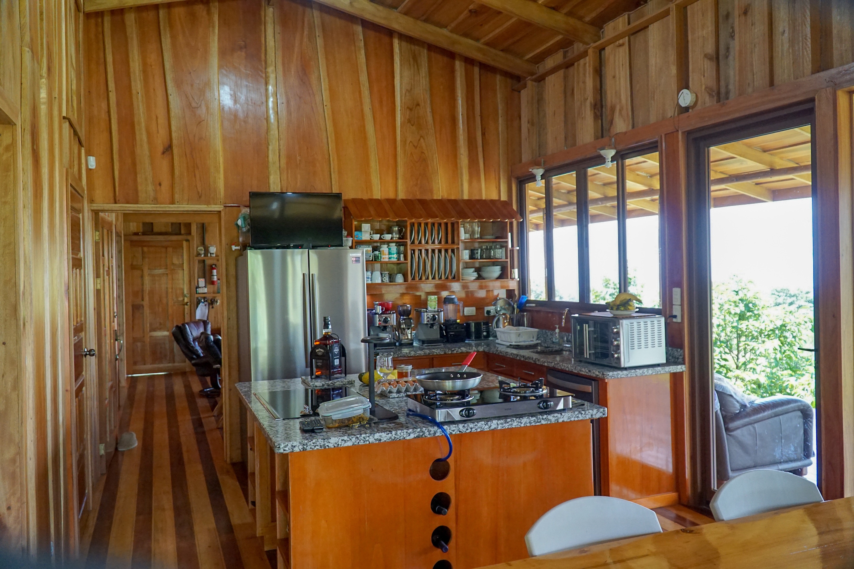 MOUNTAIN ESTATE WITH AGRICULTURAL PRODUCTION AND ECO-FRIENDLY HOUSE, IN ZAPOTAL PEREZ ZELEDON