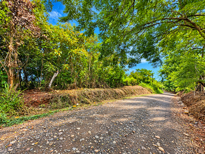 LAND WITH EXPANSIVE SEA VIEWS AND EASY YEAR-ROUND ACCESS, NEAR TO PARRITA