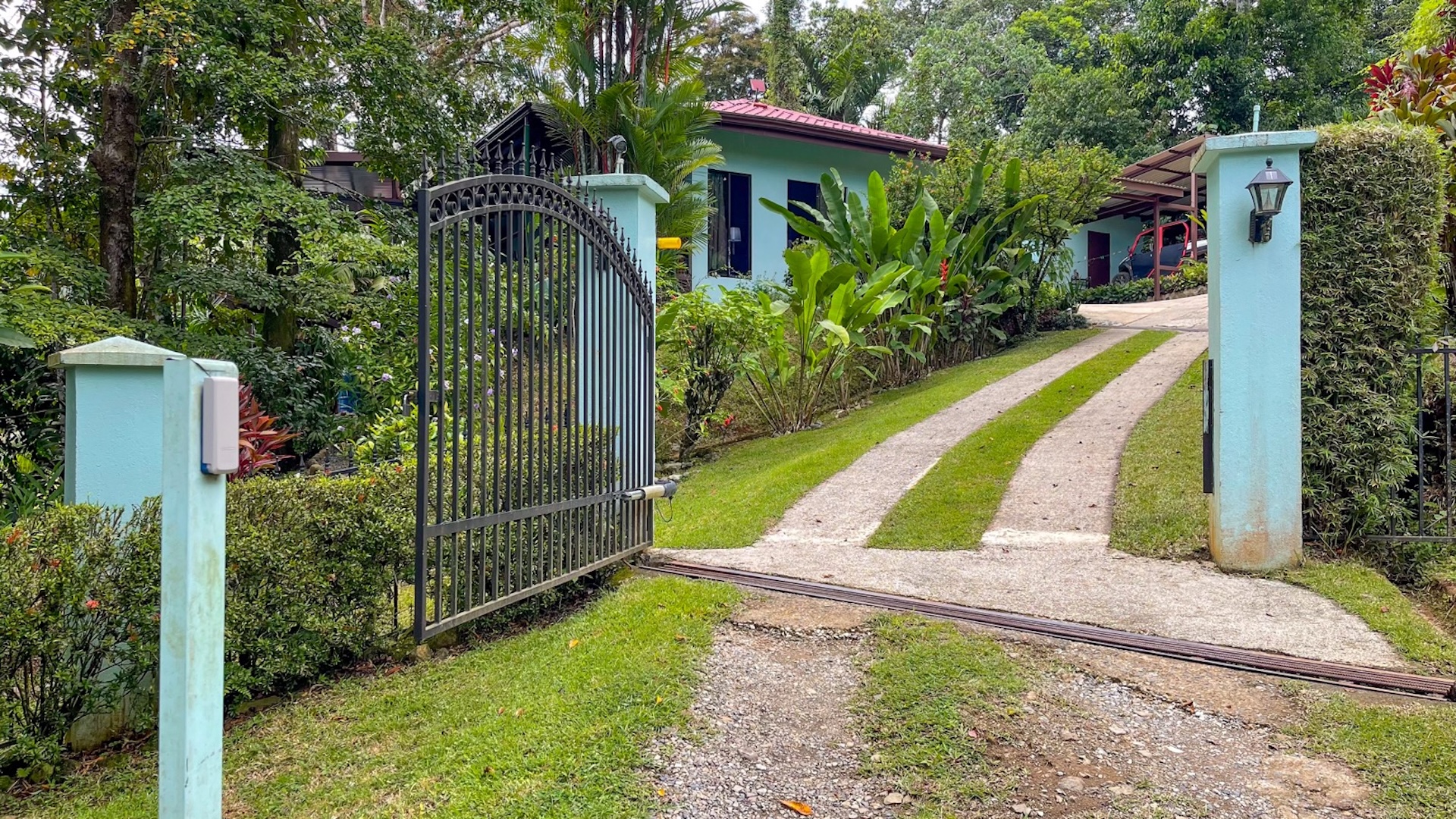 RENOVATED HOME WITH POOL, OCEAN VIEWS, AND ADDITIONAL LAND, IN CINCO VENTANAS, OJOCHAL