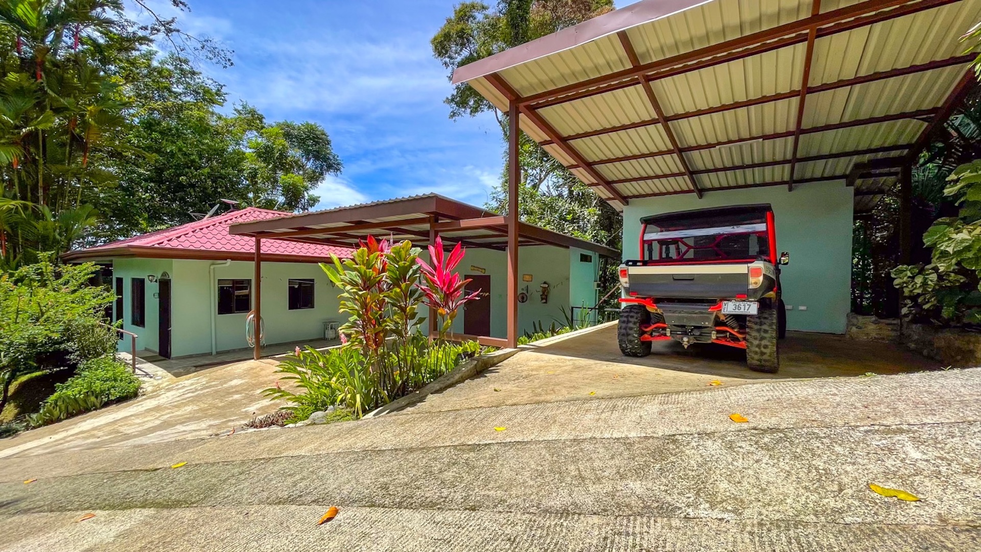 RENOVATED HOME WITH POOL, OCEAN VIEWS, AND ADDITIONAL LAND, IN CINCO VENTANAS, OJOCHAL