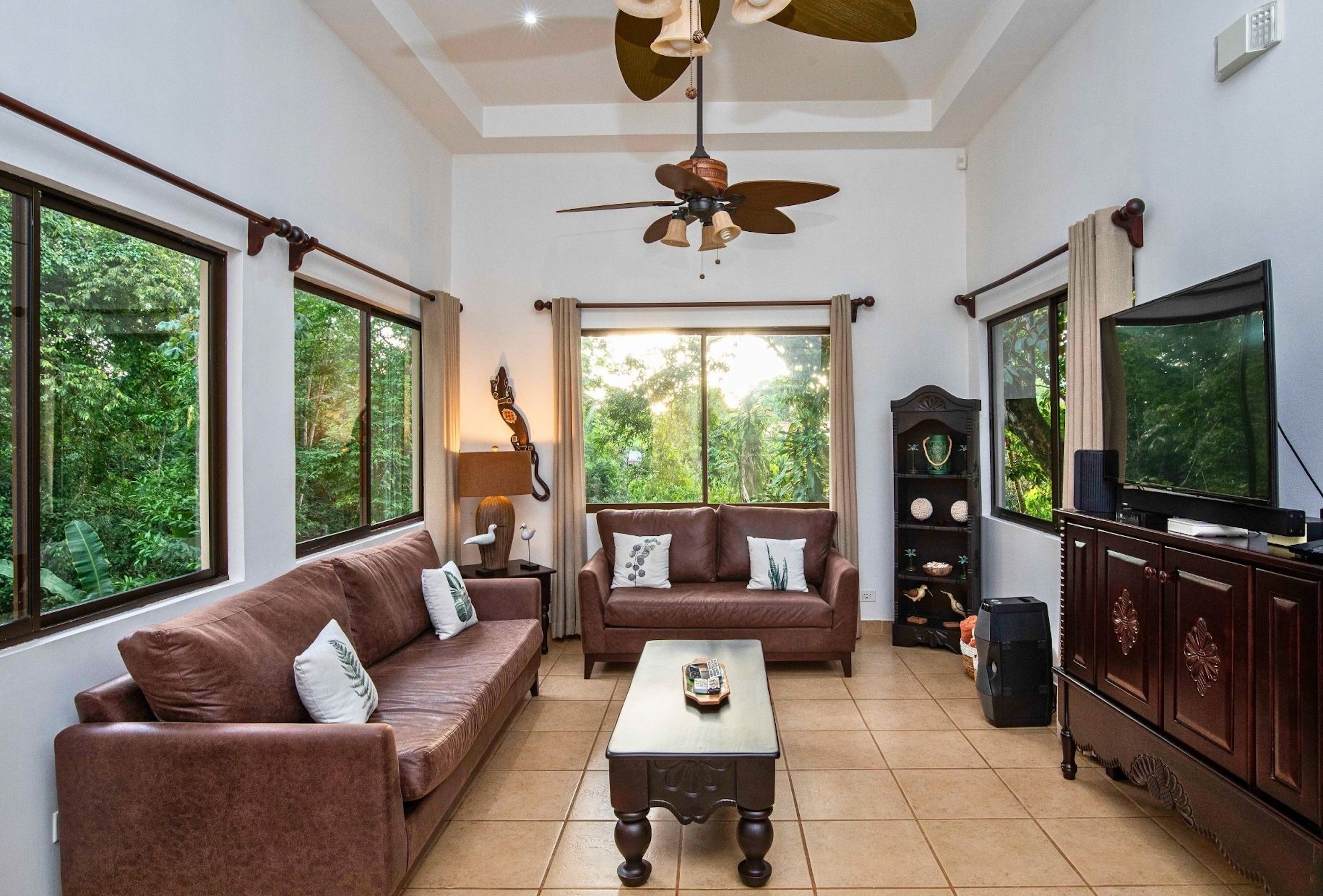 HOUSE WITH POOL AND INDEPENDENT APARTMENT, IN MANUEL ANTONIO